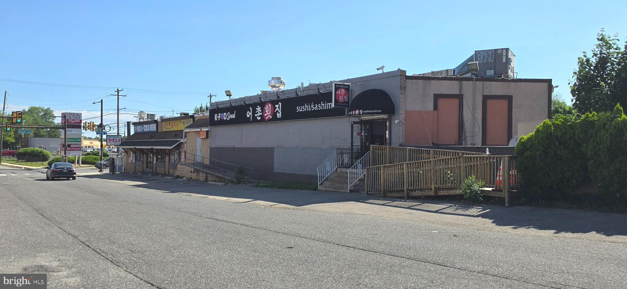5501 N FRONT STREET 00