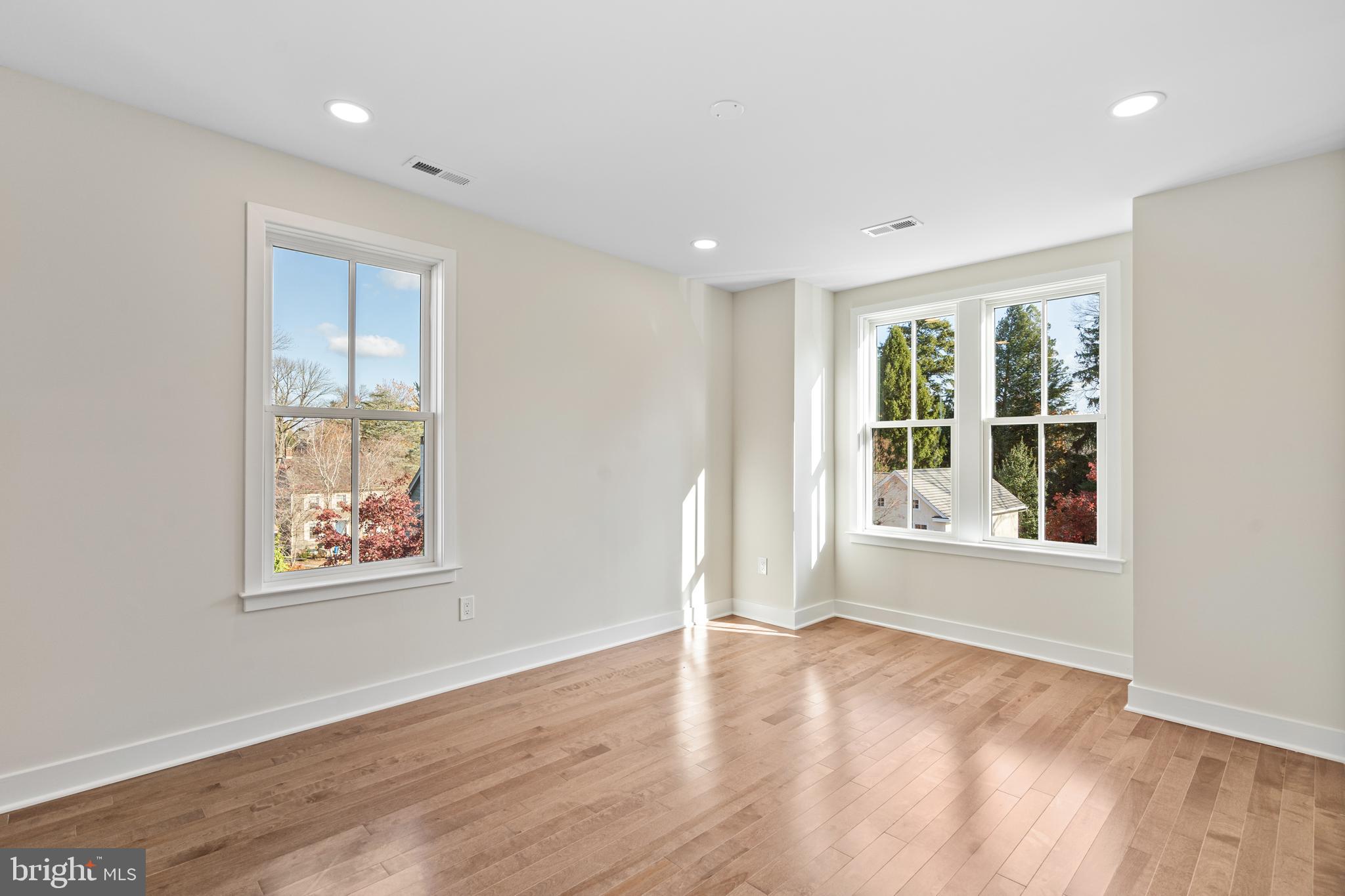 NEWTOWN ESTATES - Residential