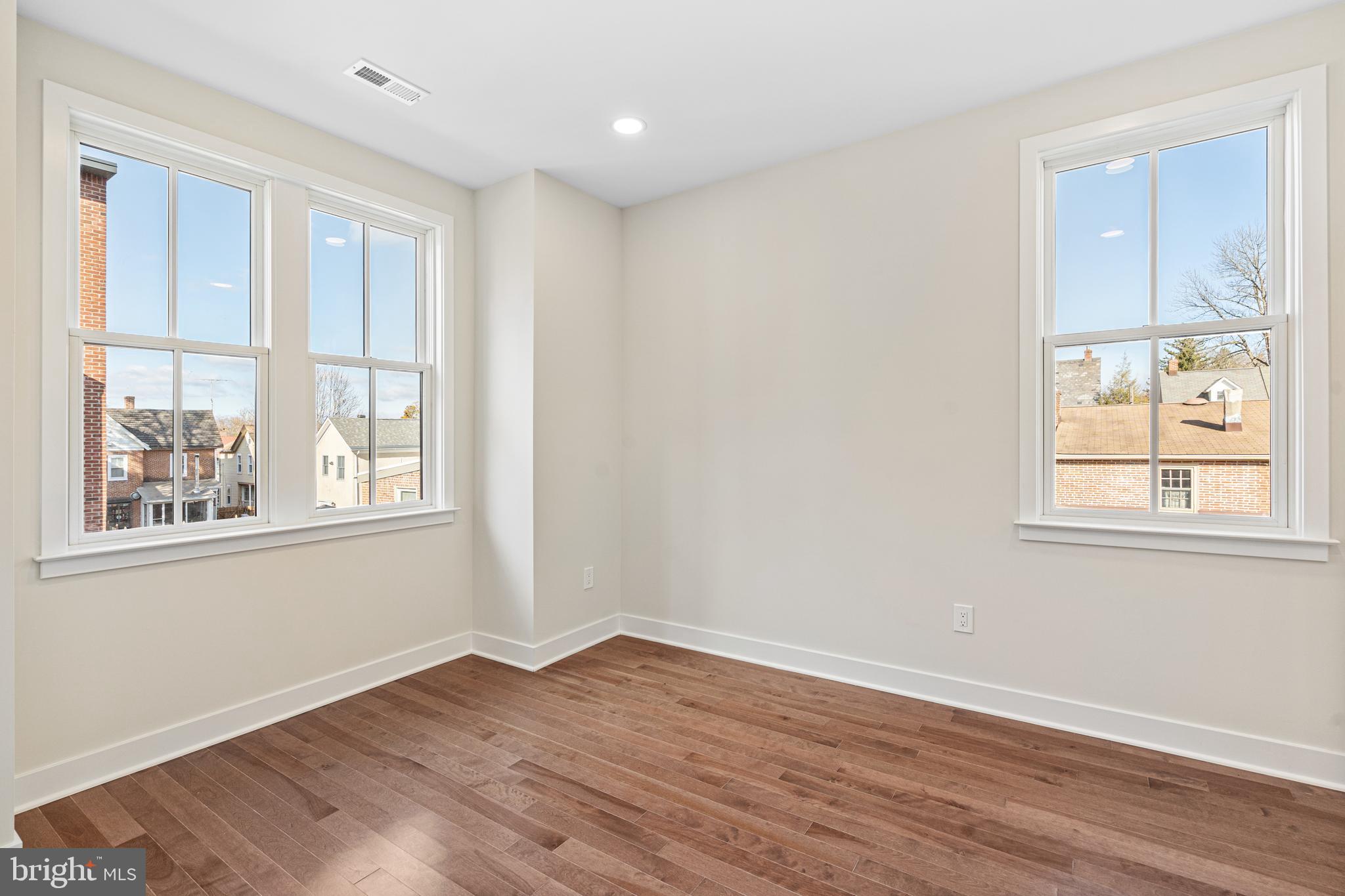 NEWTOWN ESTATES - Residential