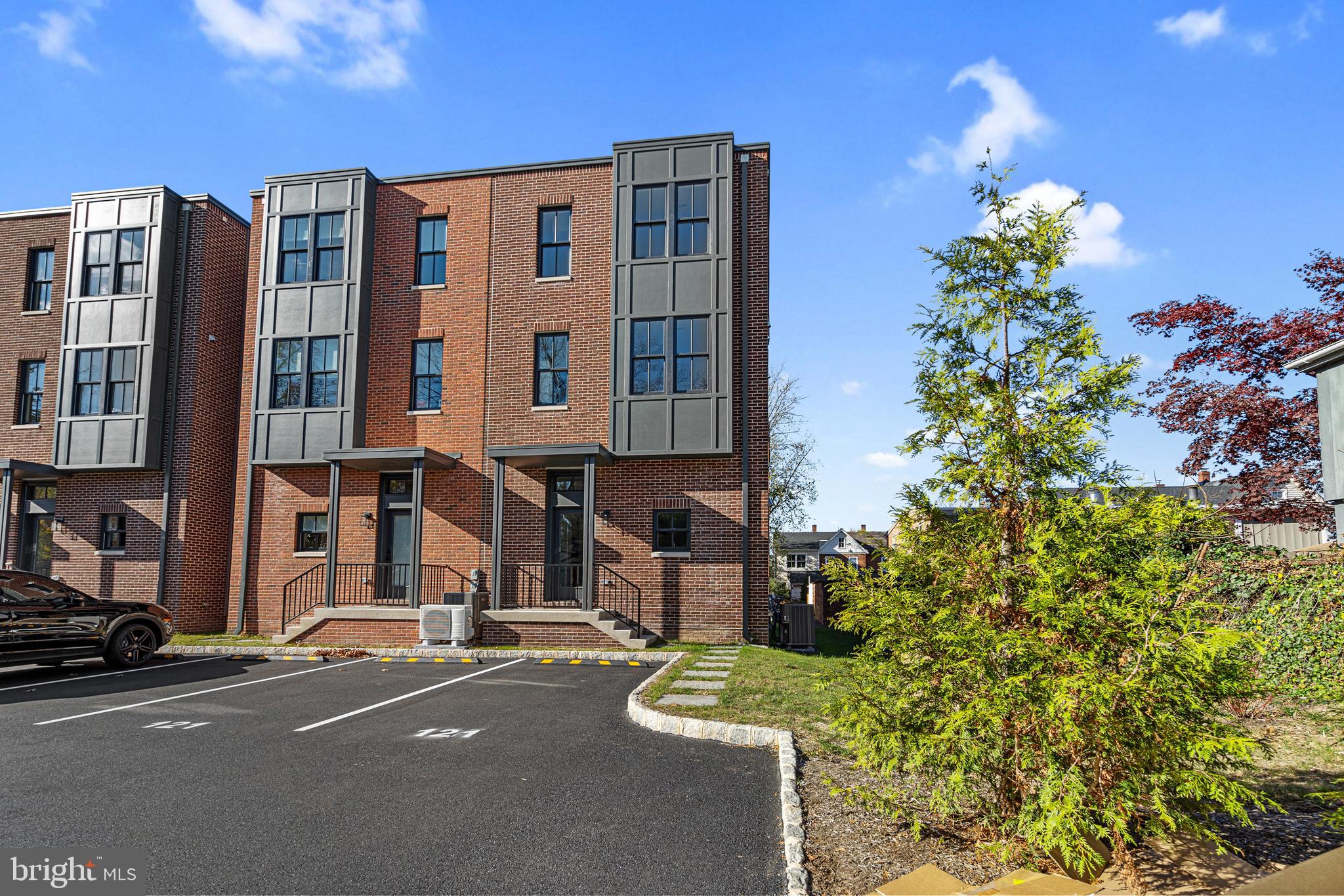 NEWTOWN ESTATES - Residential