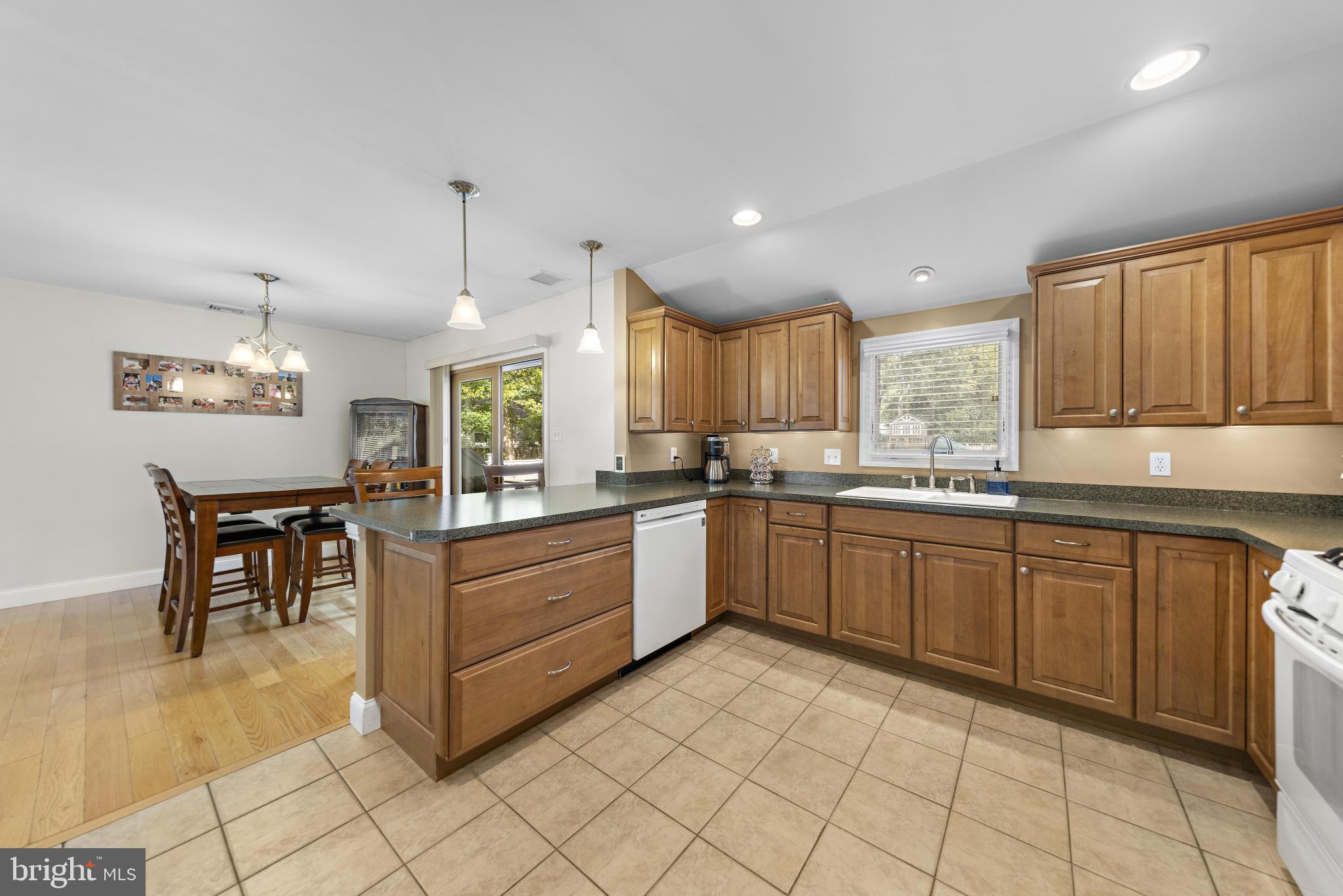 211 3RD AVENUE