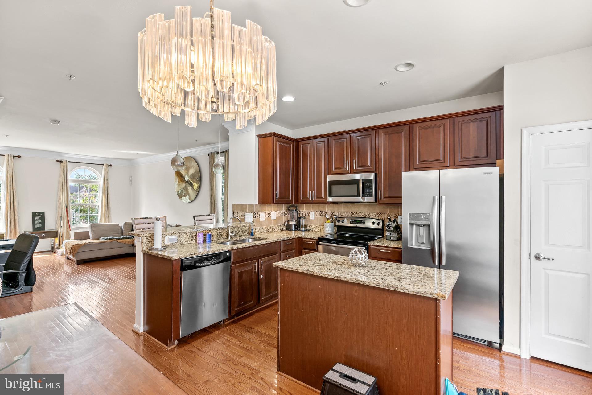 HOWARD SQUARE - Residential