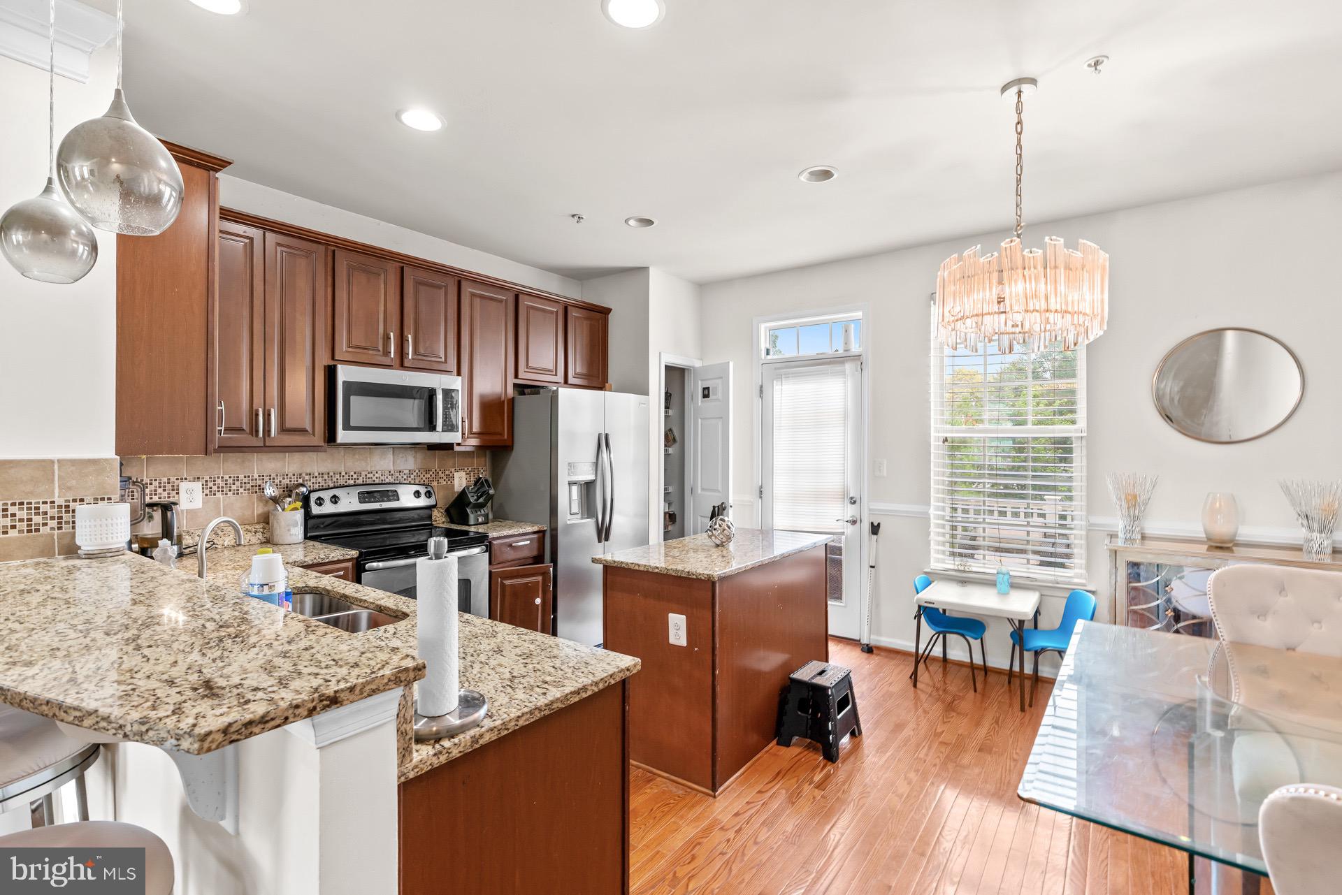 HOWARD SQUARE - Residential