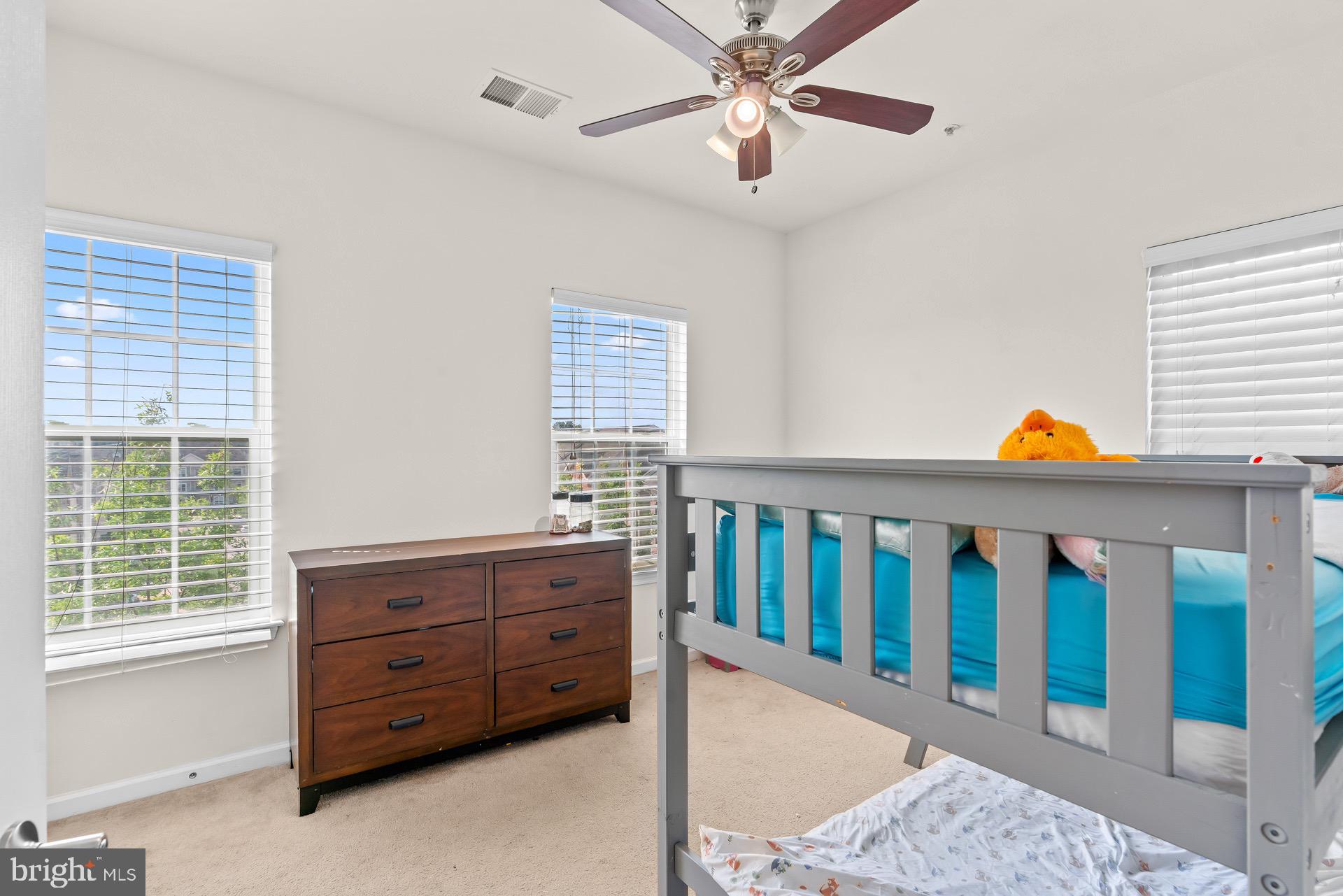 HOWARD SQUARE - Residential