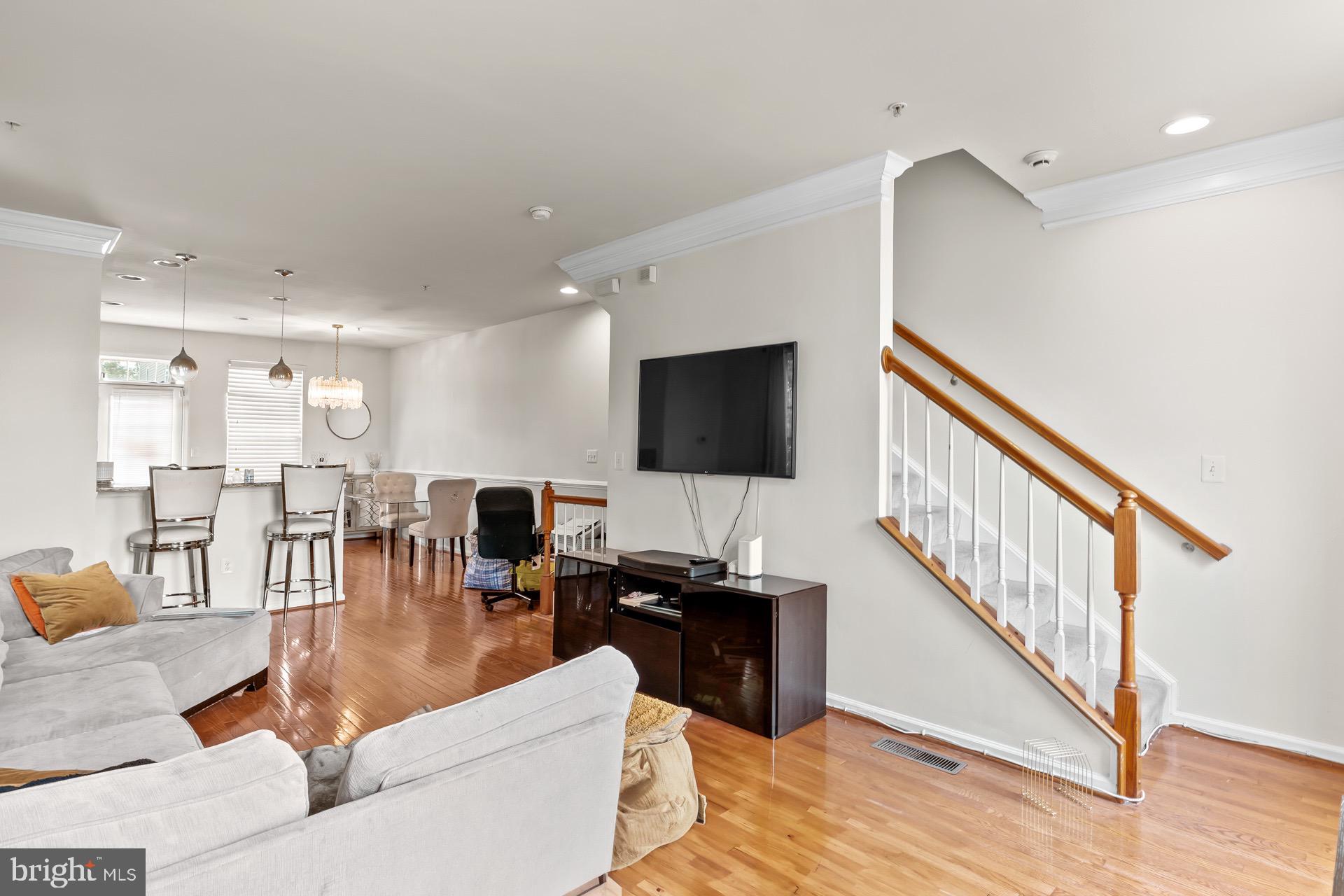 HOWARD SQUARE - Residential