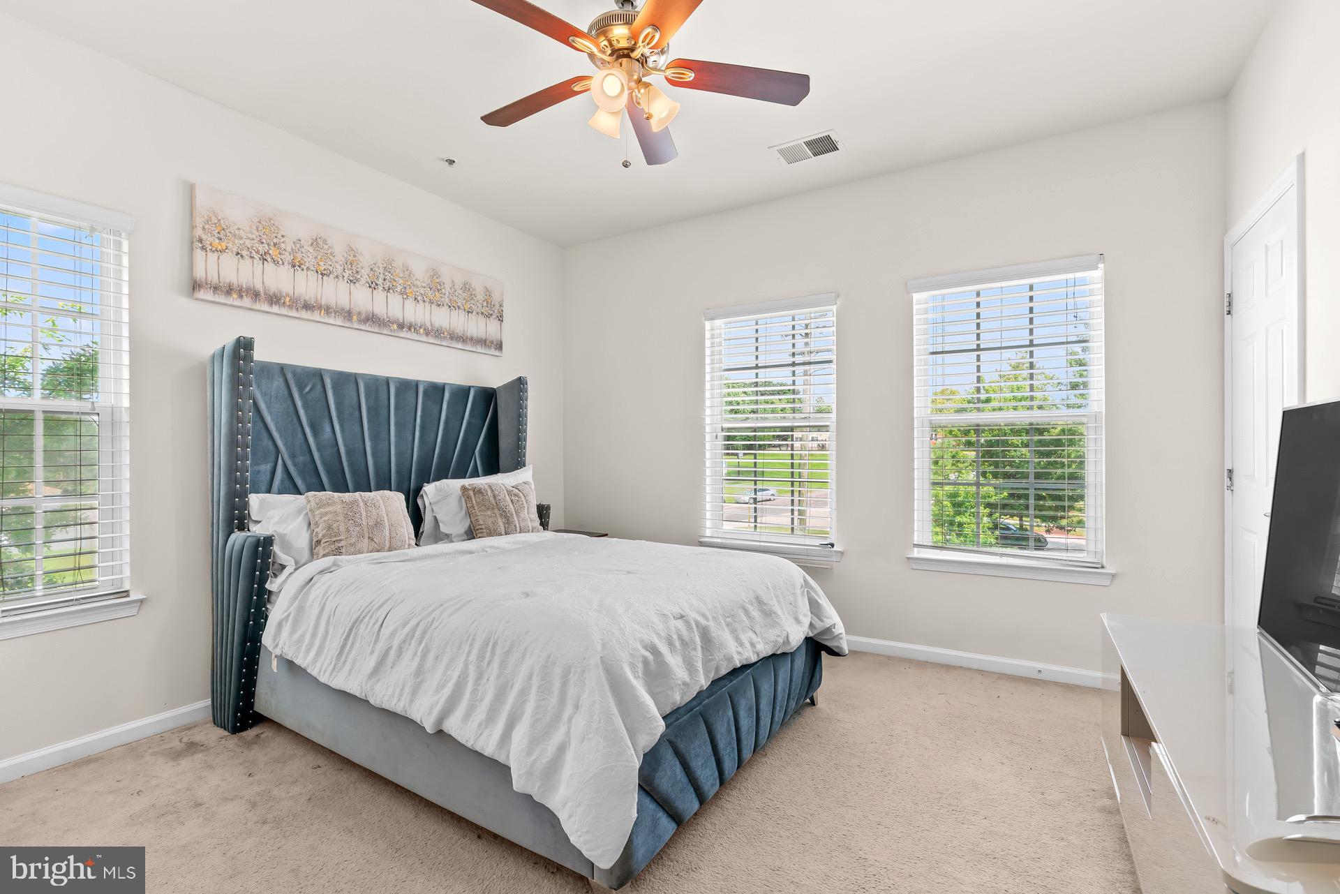 HOWARD SQUARE - Residential