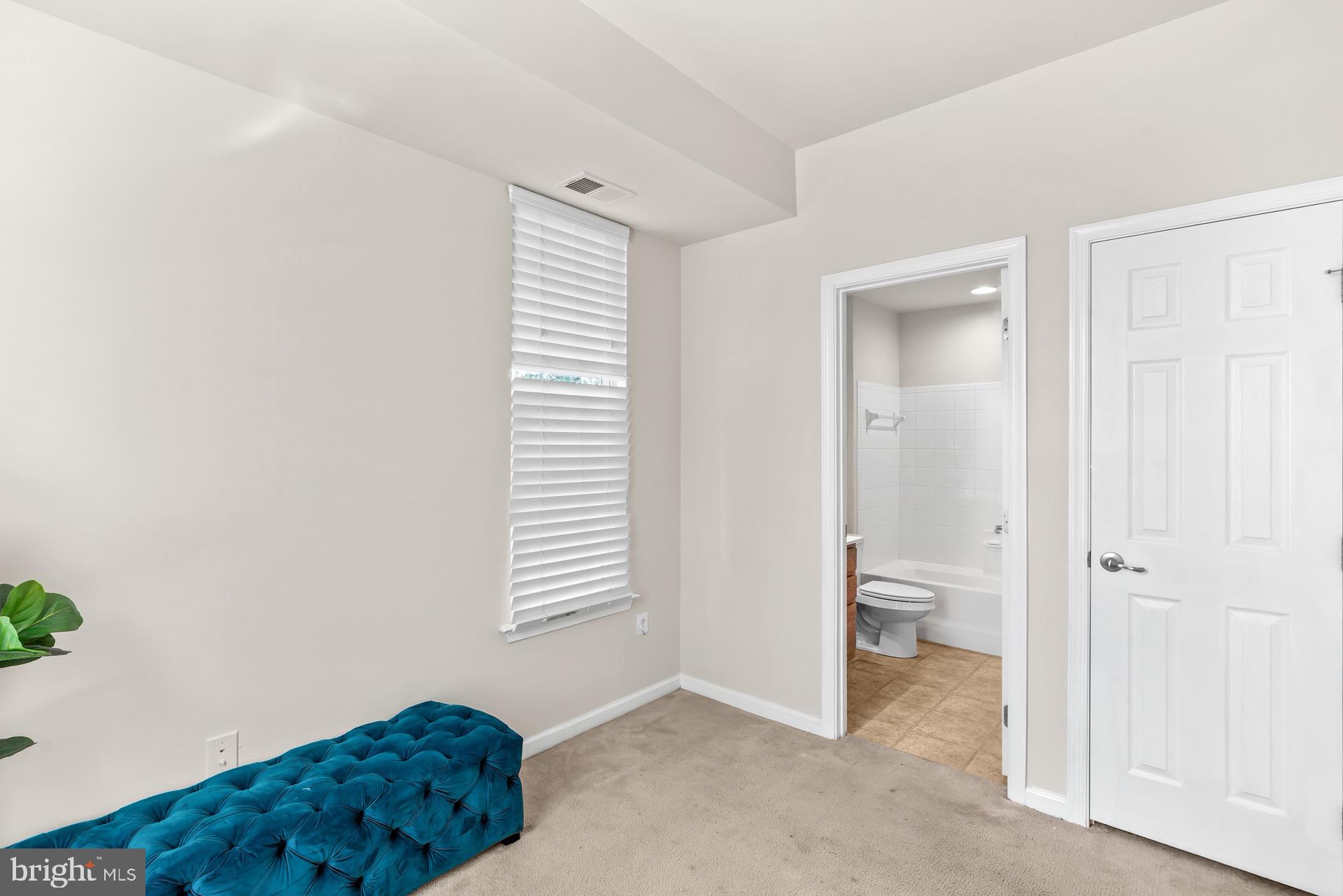 HOWARD SQUARE - Residential