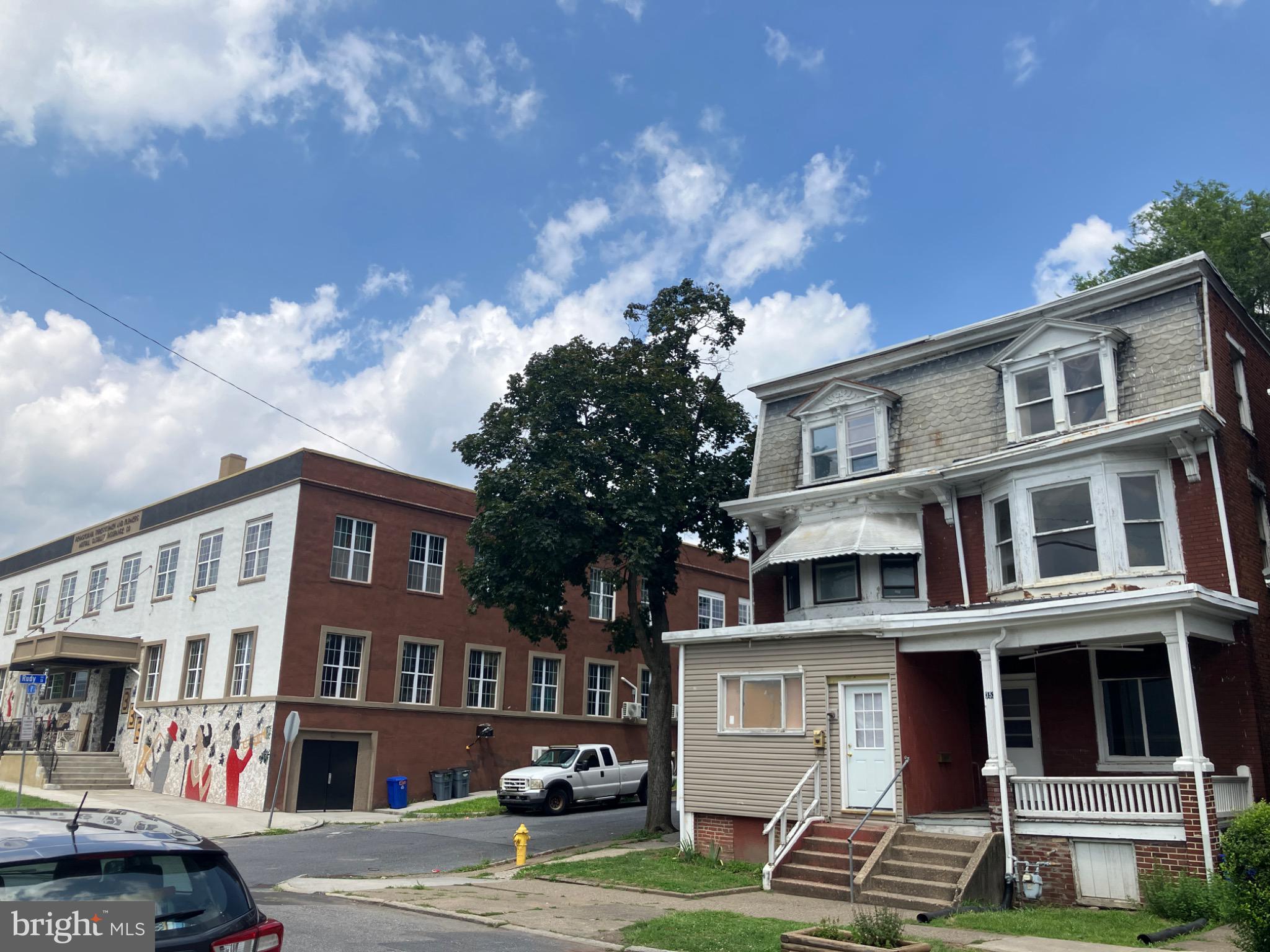 353 S 18TH STREET