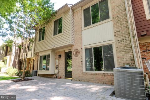 Photo of 10908 Whiterim Drive, POTOMAC, MD 20854 (MLS # MDMC2194930)