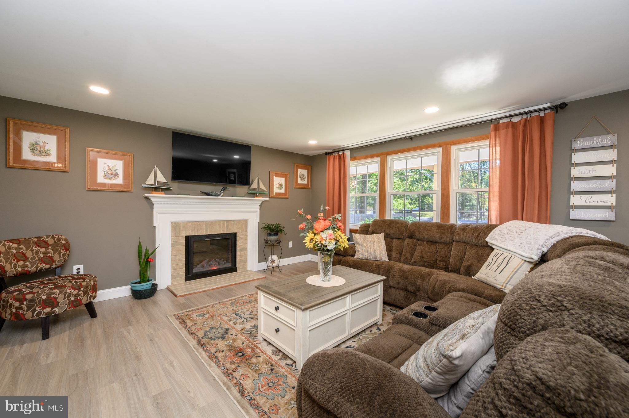 105 MEETINGHOUSE LANE
