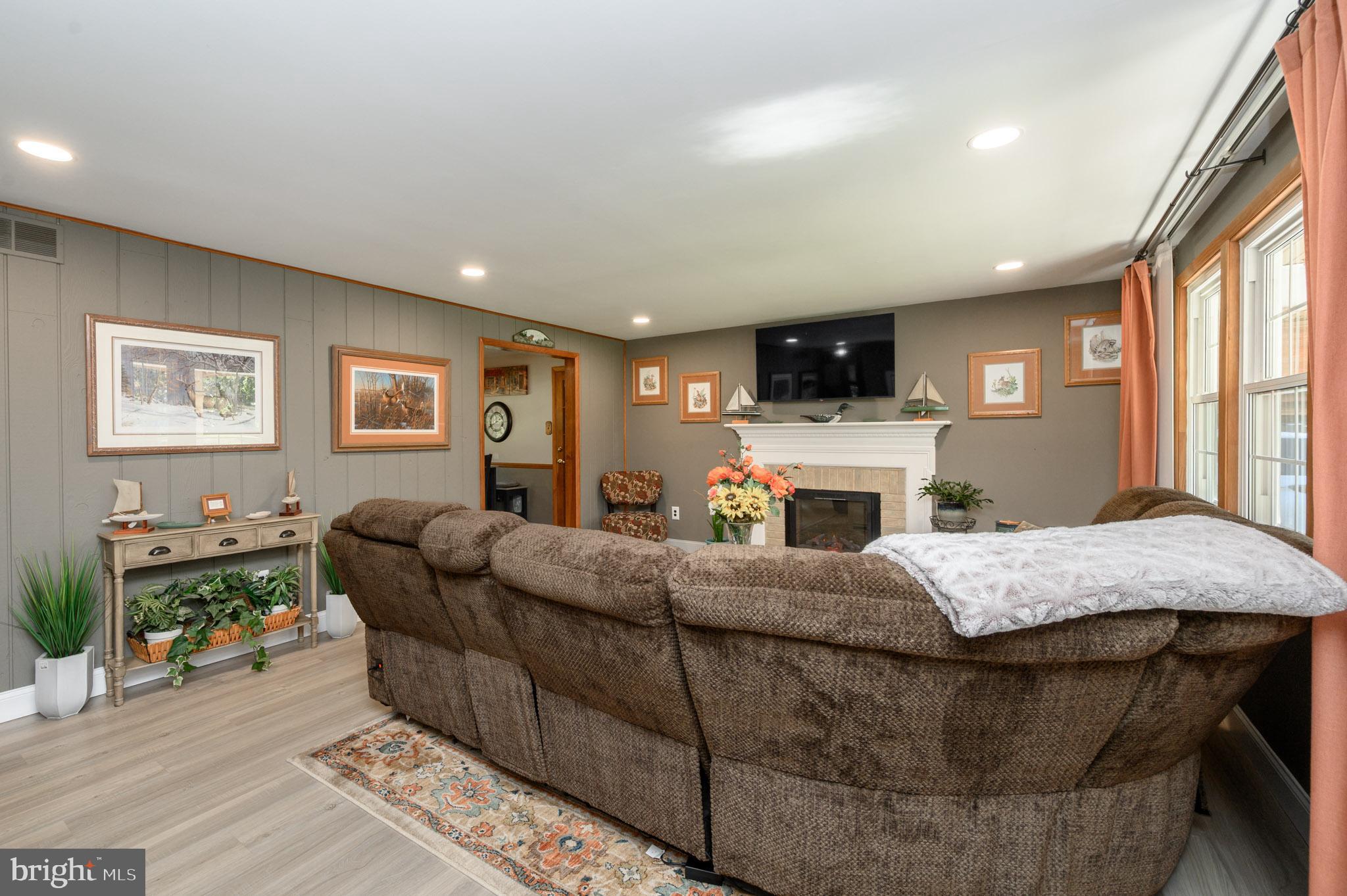 105 MEETINGHOUSE LANE