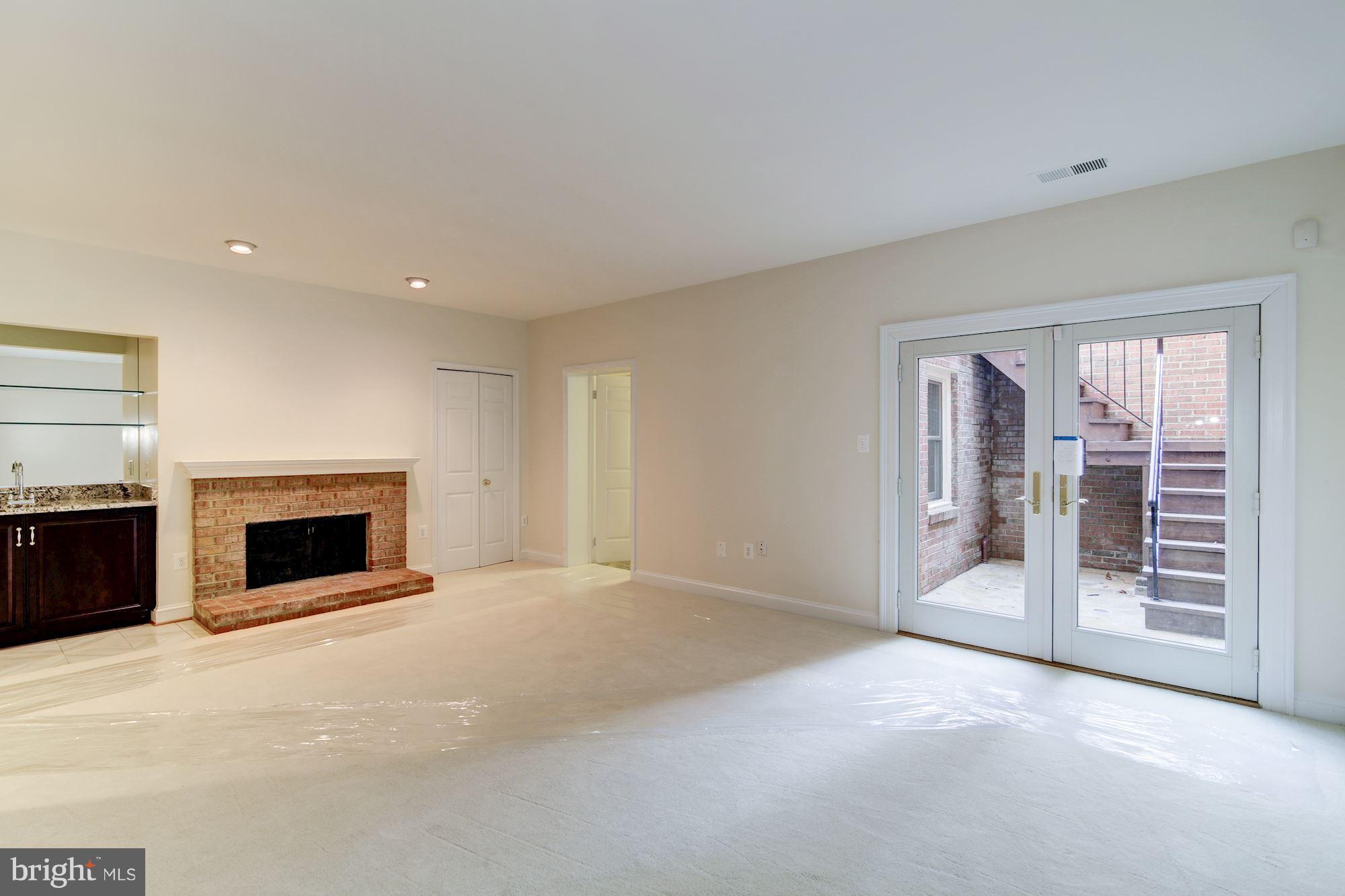 FOREST HILLS - Residential