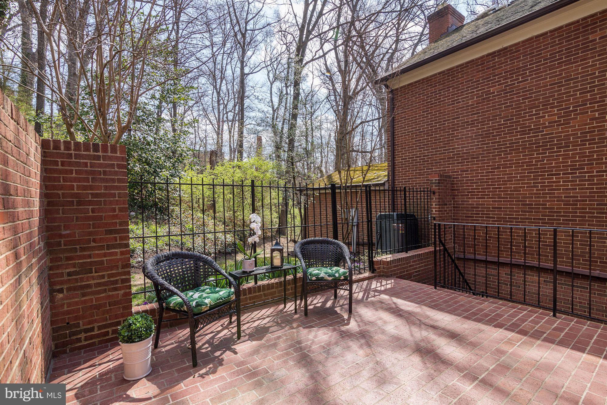 FOREST HILLS - Residential