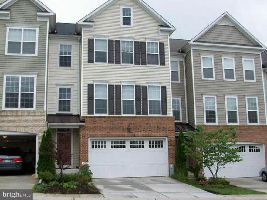 Gorgeous townhouse-Huge open rooms with 10 foot ceilings and crown molding.Master bedroom with tray ceilings and walk in closet, bath w/ jetted tub and separate shower.Upper level laundry.Large Livingroom overlooking 2 story foyer-Open Gourmet Kitchen and diningroom with hardwoods,granite counters,stainless,double wall oven and island.LL with familyroom,bedroom and full ba, walk out to patio