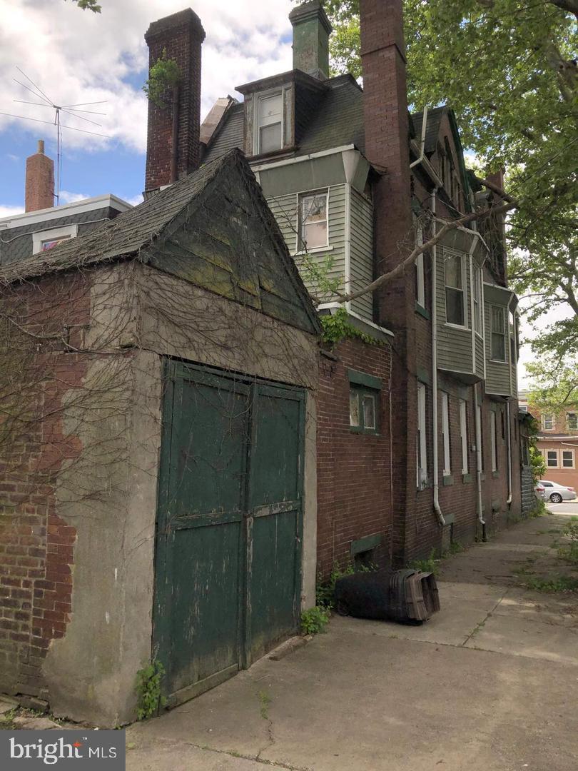 2737 W SOMERSET STREET