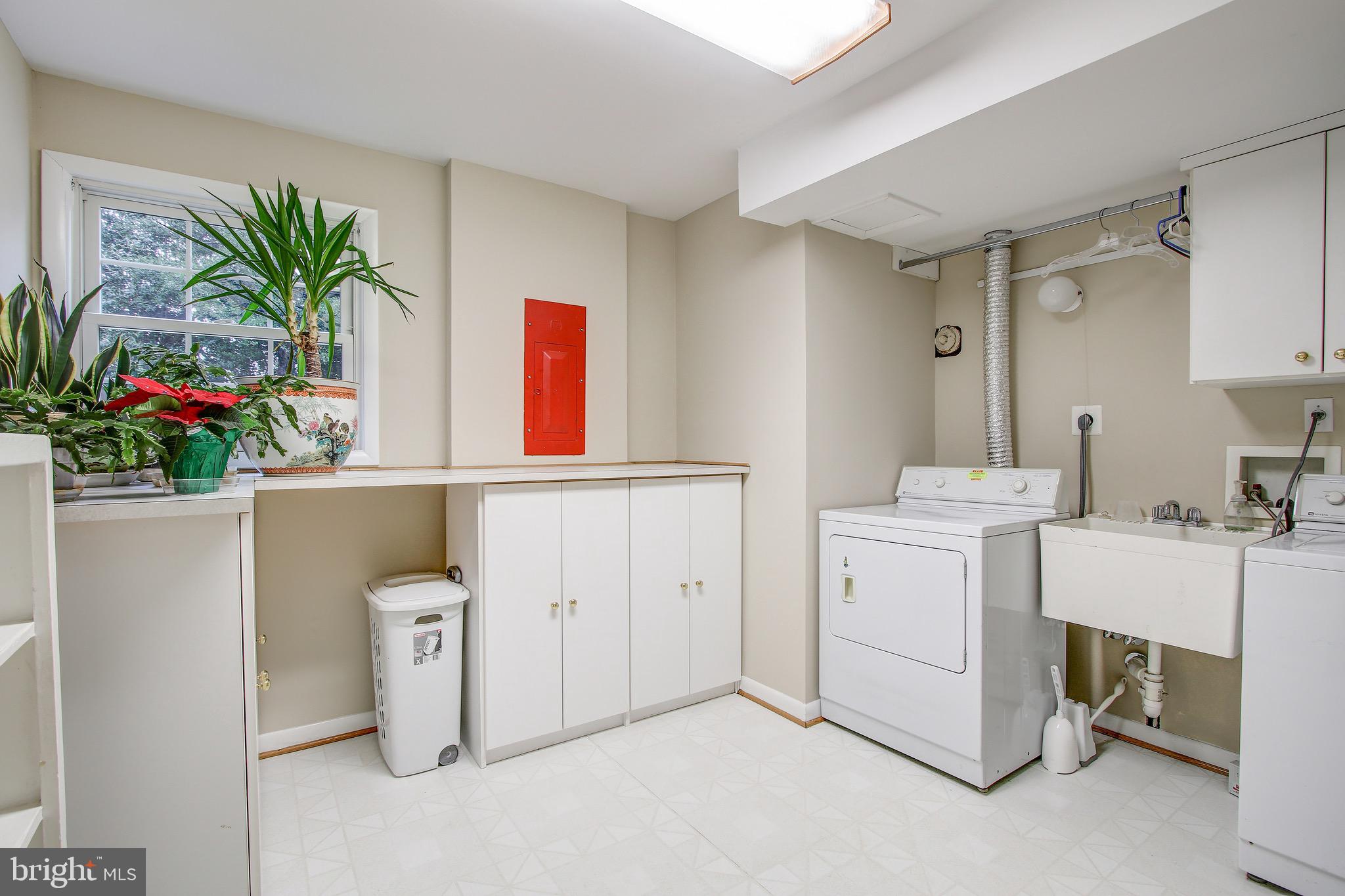 WESTBRIAR COUNTRY CLUB ESTATES - Residential