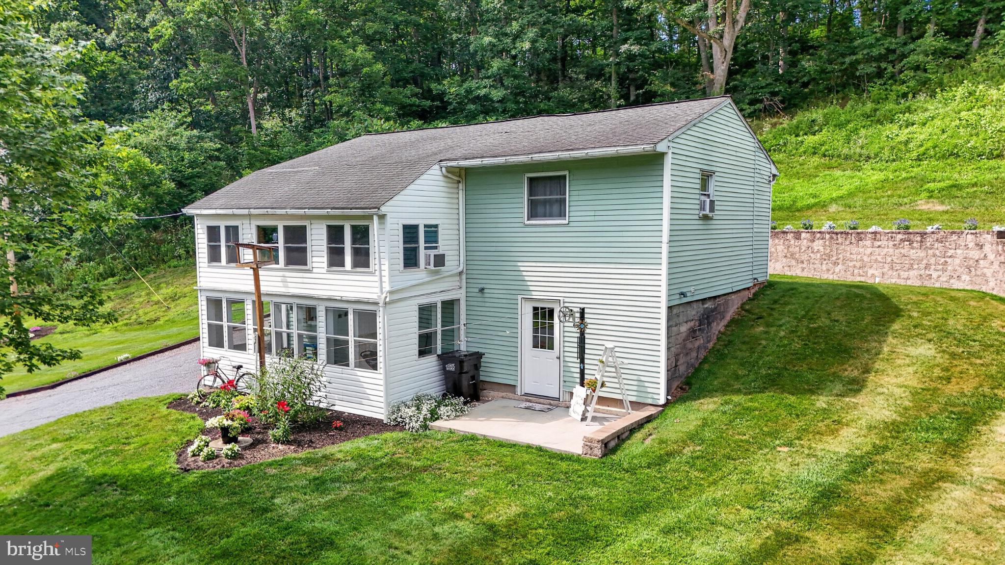 542 HONEYMOON TRAIL ROAD