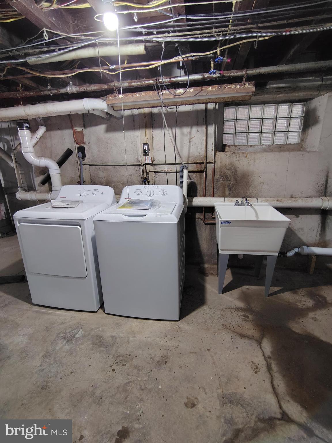 LAWNCREST - Residential