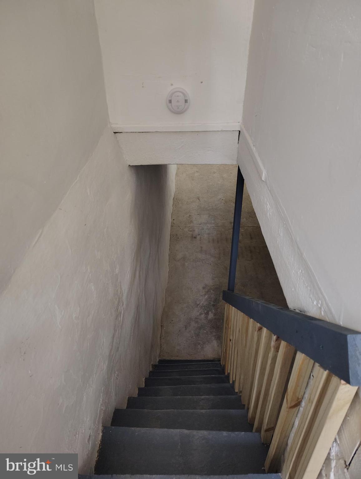 LAWNCREST - Residential