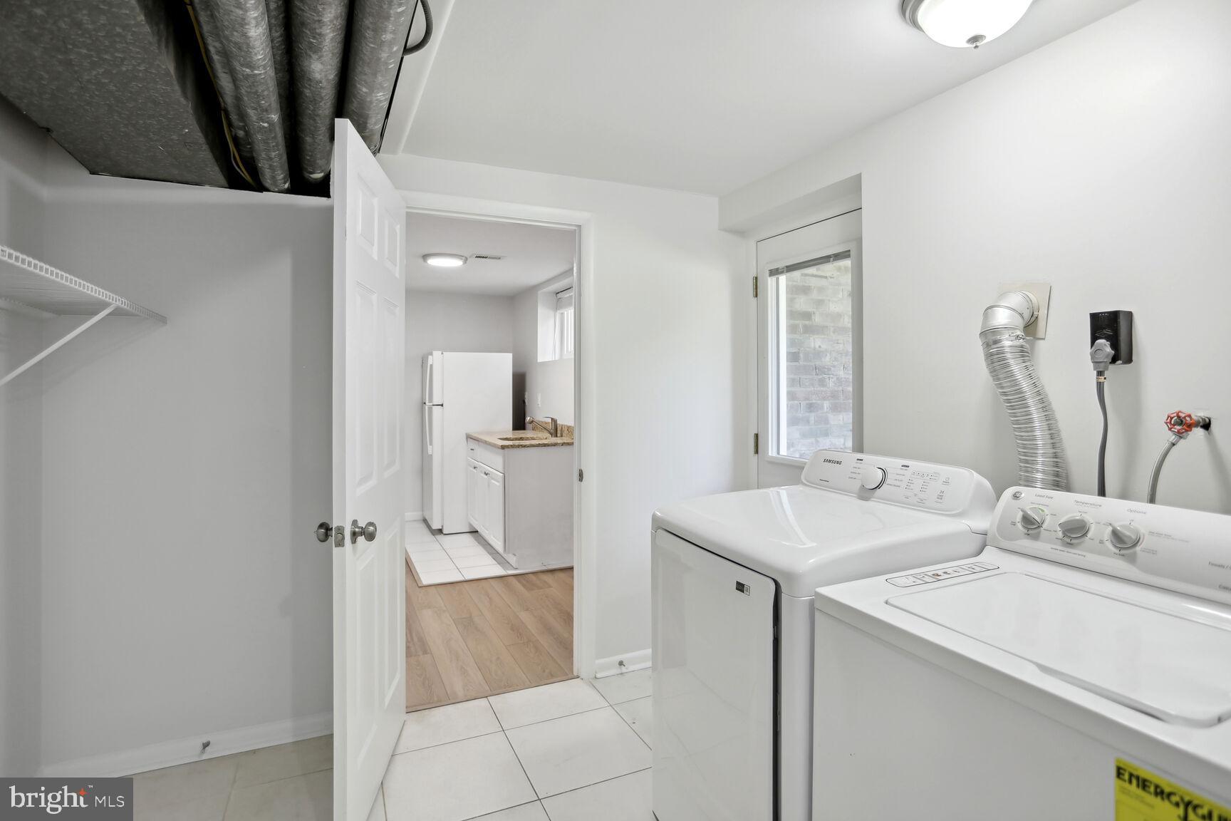 COUNTRY CLUB - Residential Lease