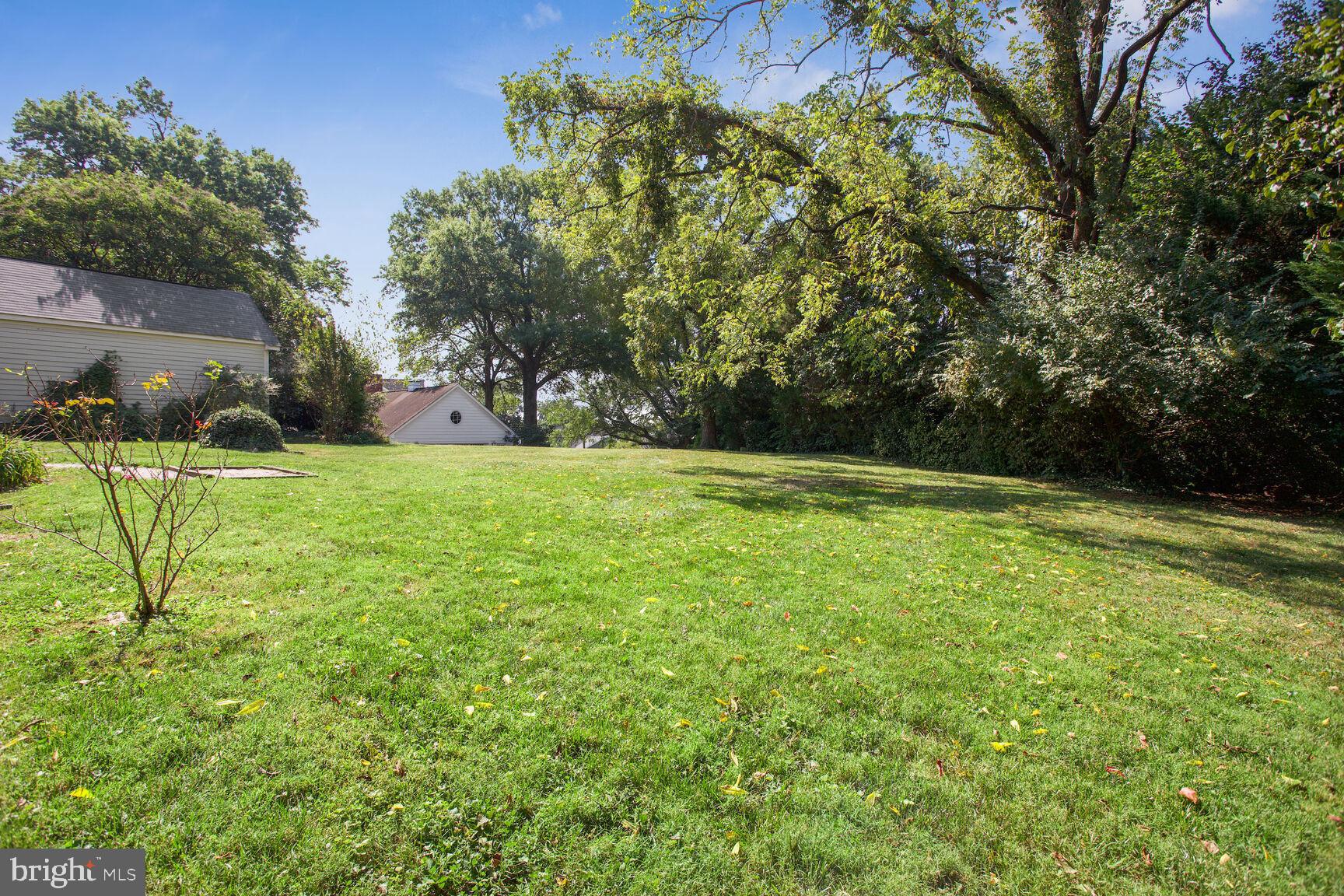 COUNTRY CLUB - Residential Lease