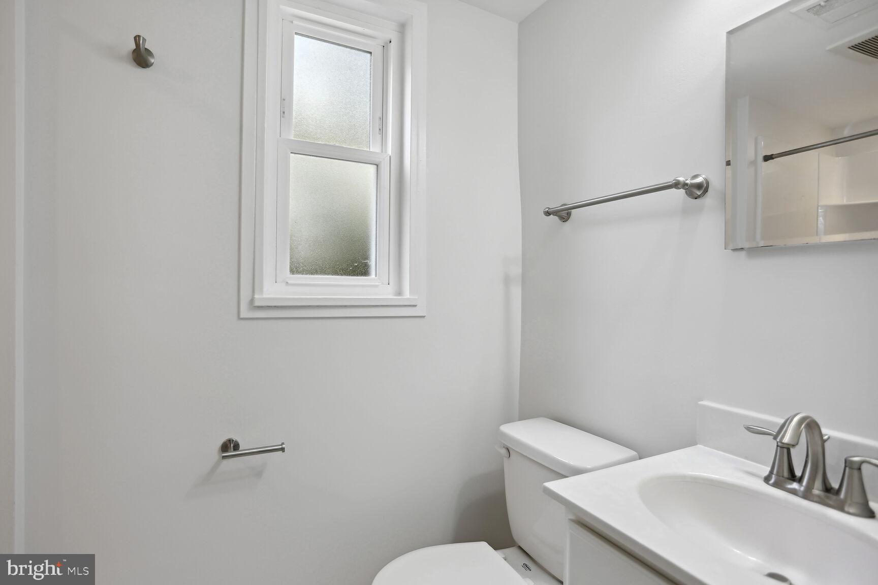 COUNTRY CLUB - Residential Lease