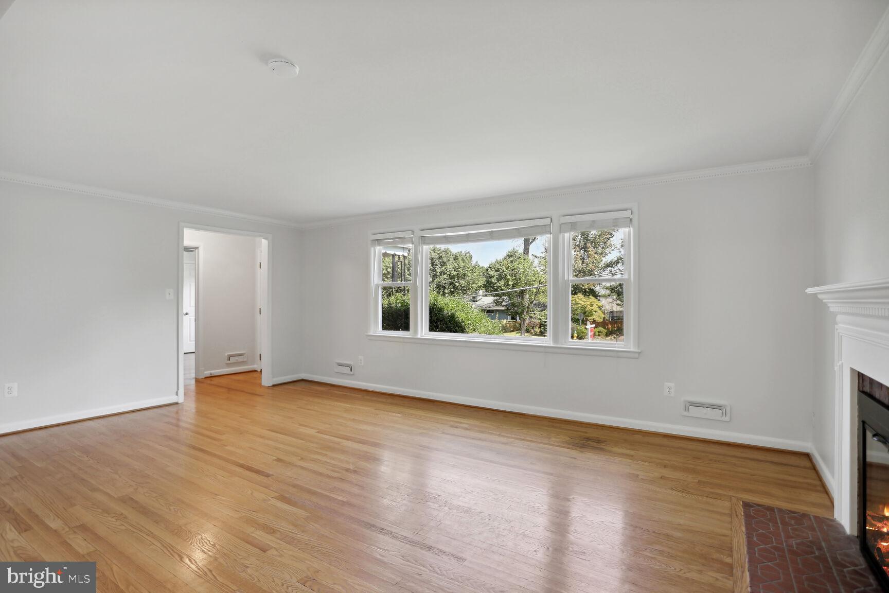 COUNTRY CLUB - Residential Lease