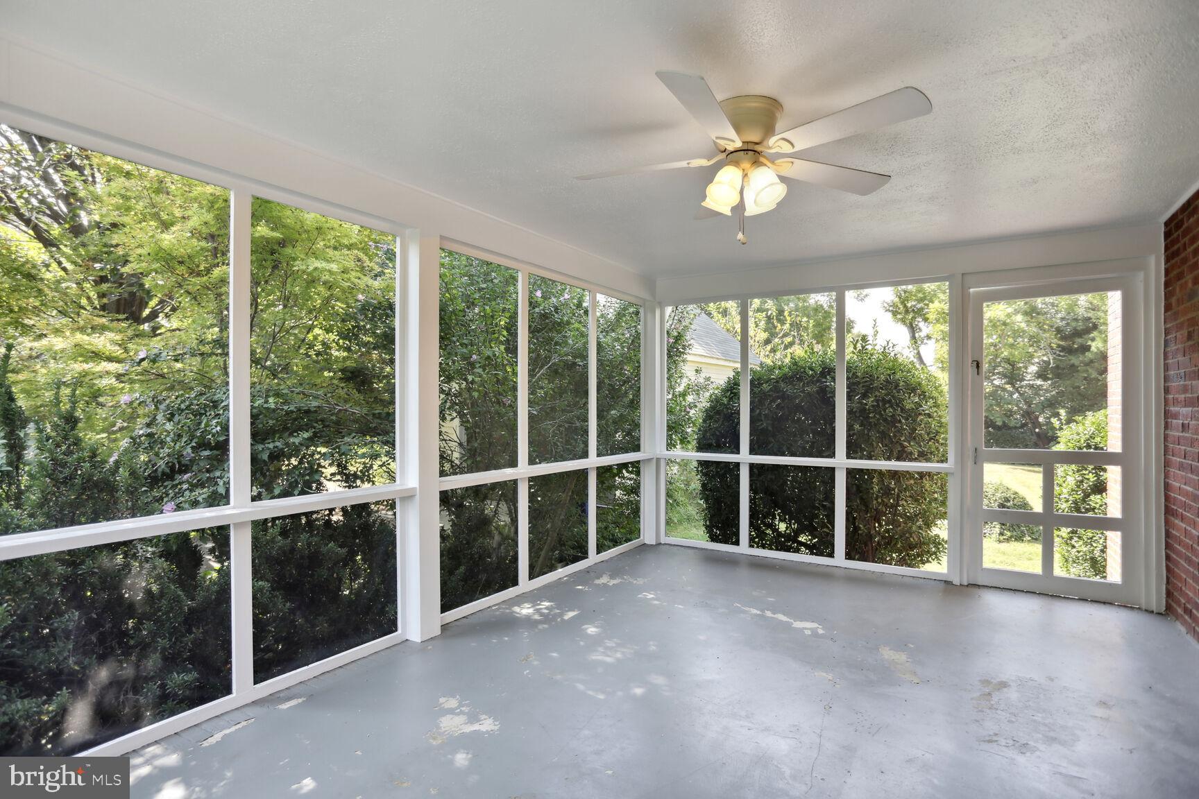 COUNTRY CLUB - Residential Lease