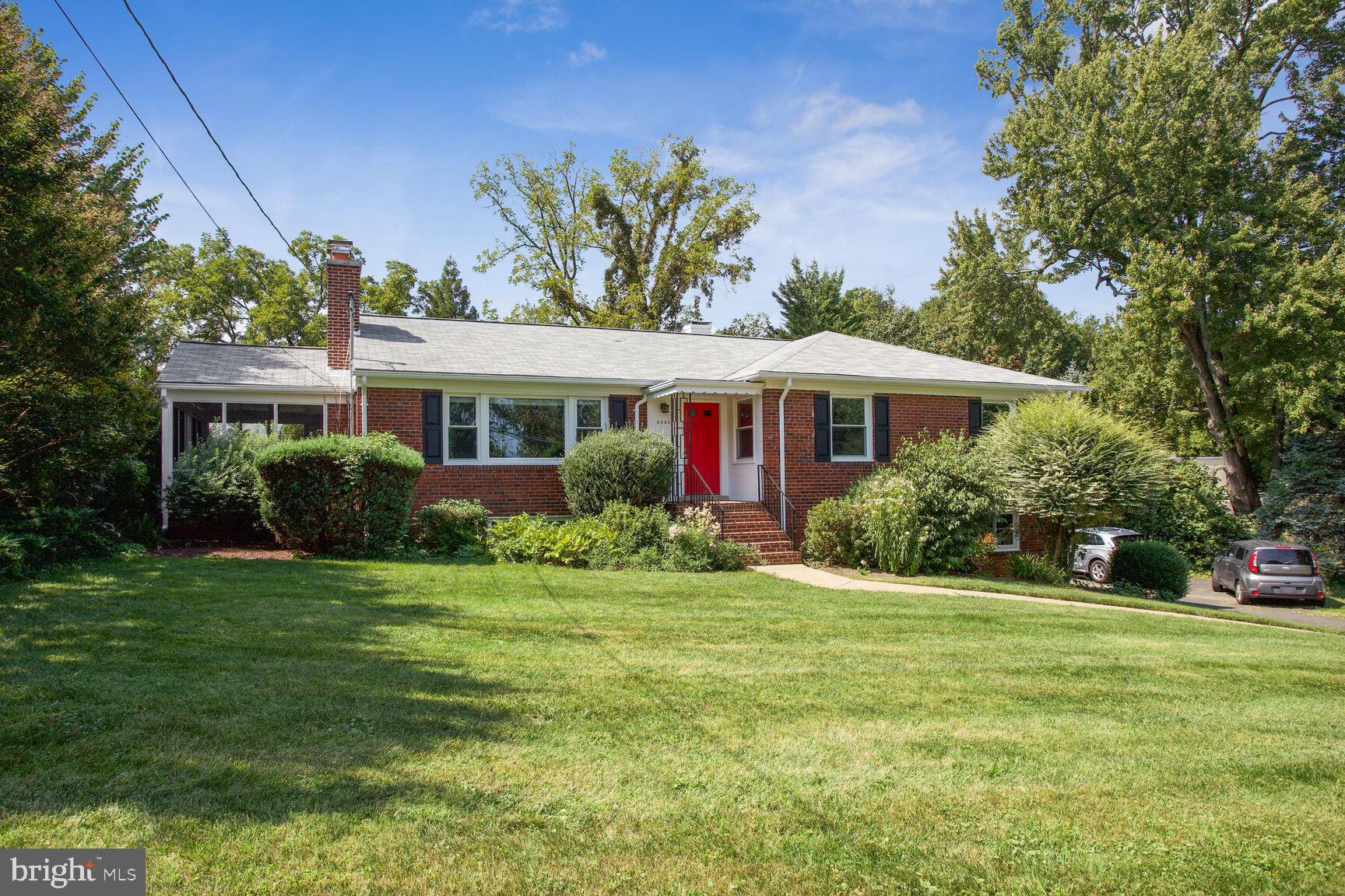 COUNTRY CLUB - Residential Lease