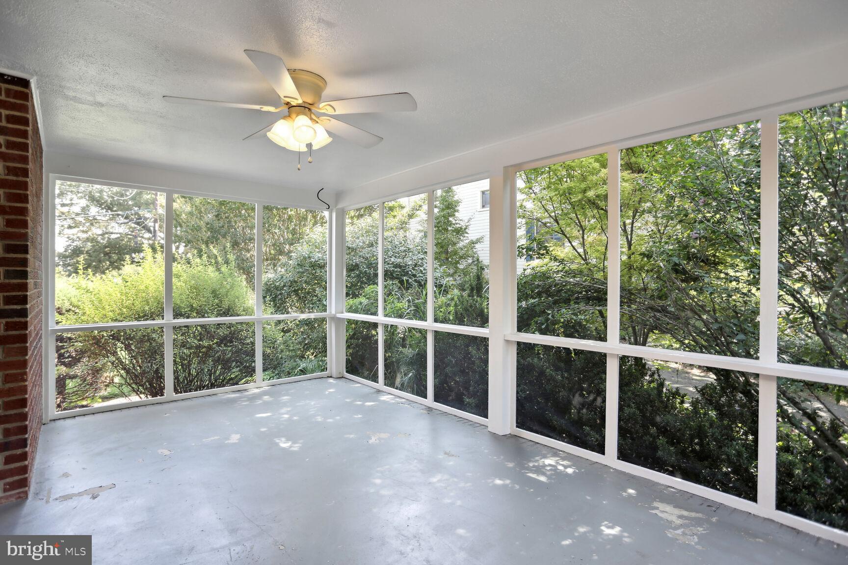 COUNTRY CLUB - Residential Lease