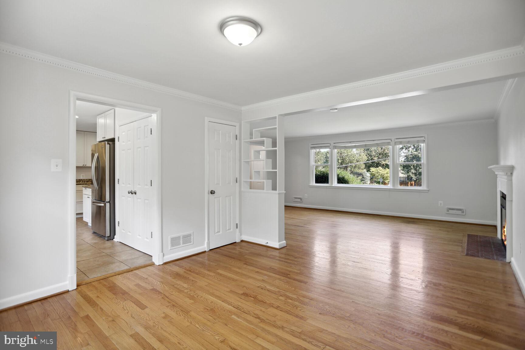 COUNTRY CLUB - Residential Lease