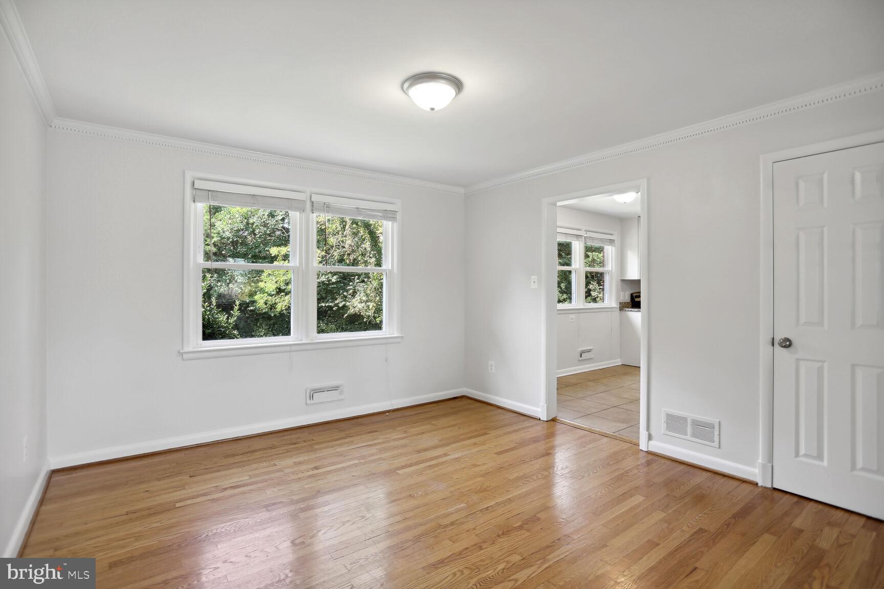 COUNTRY CLUB - Residential Lease