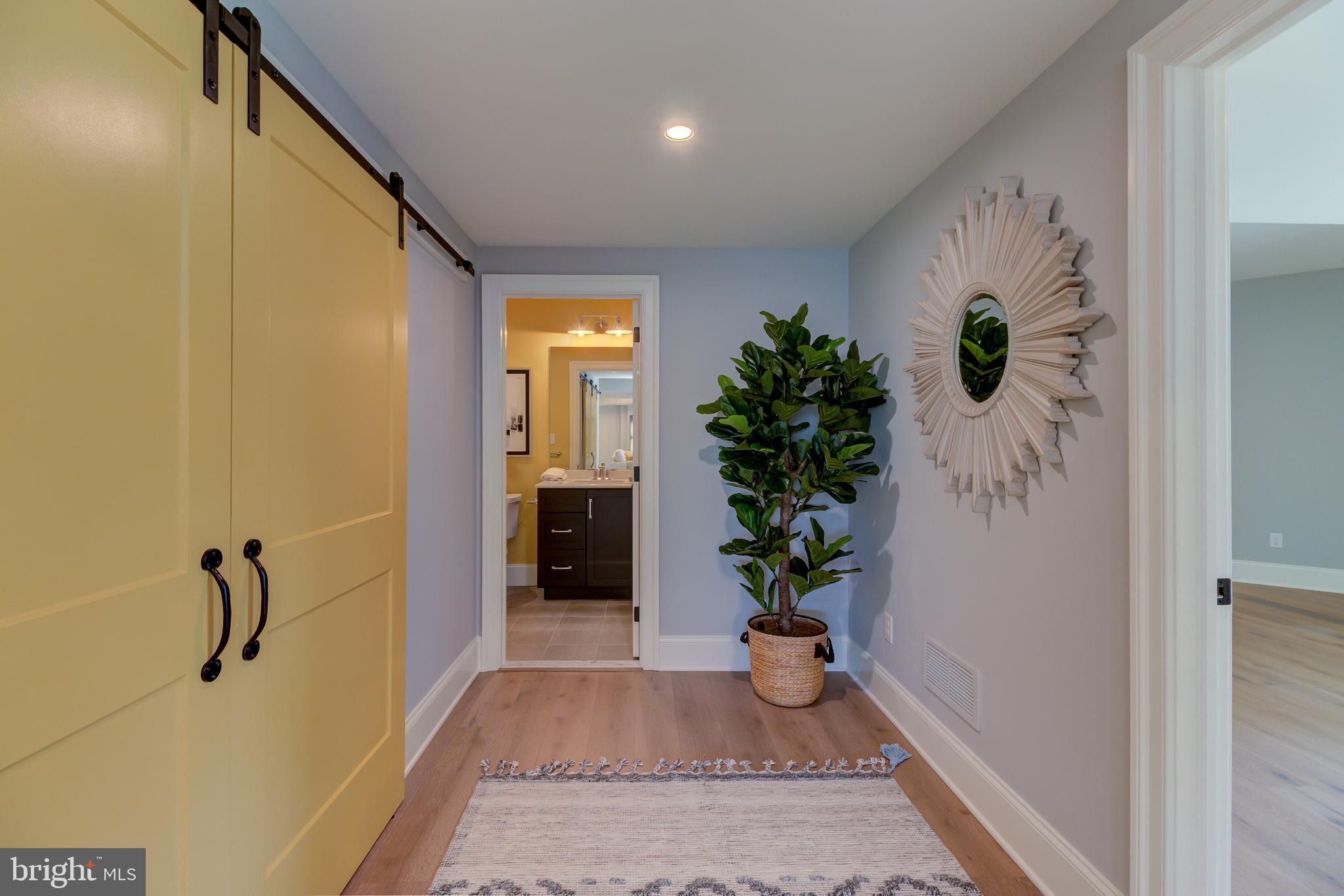 WHITE HORSE - Residential