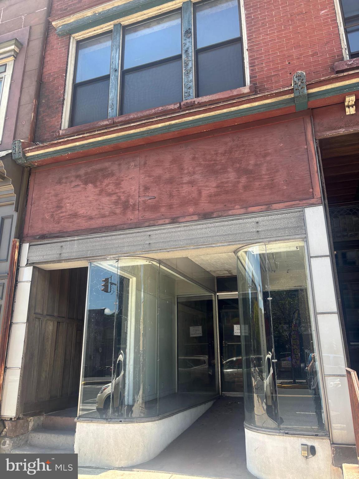 203 N CENTRE STREET