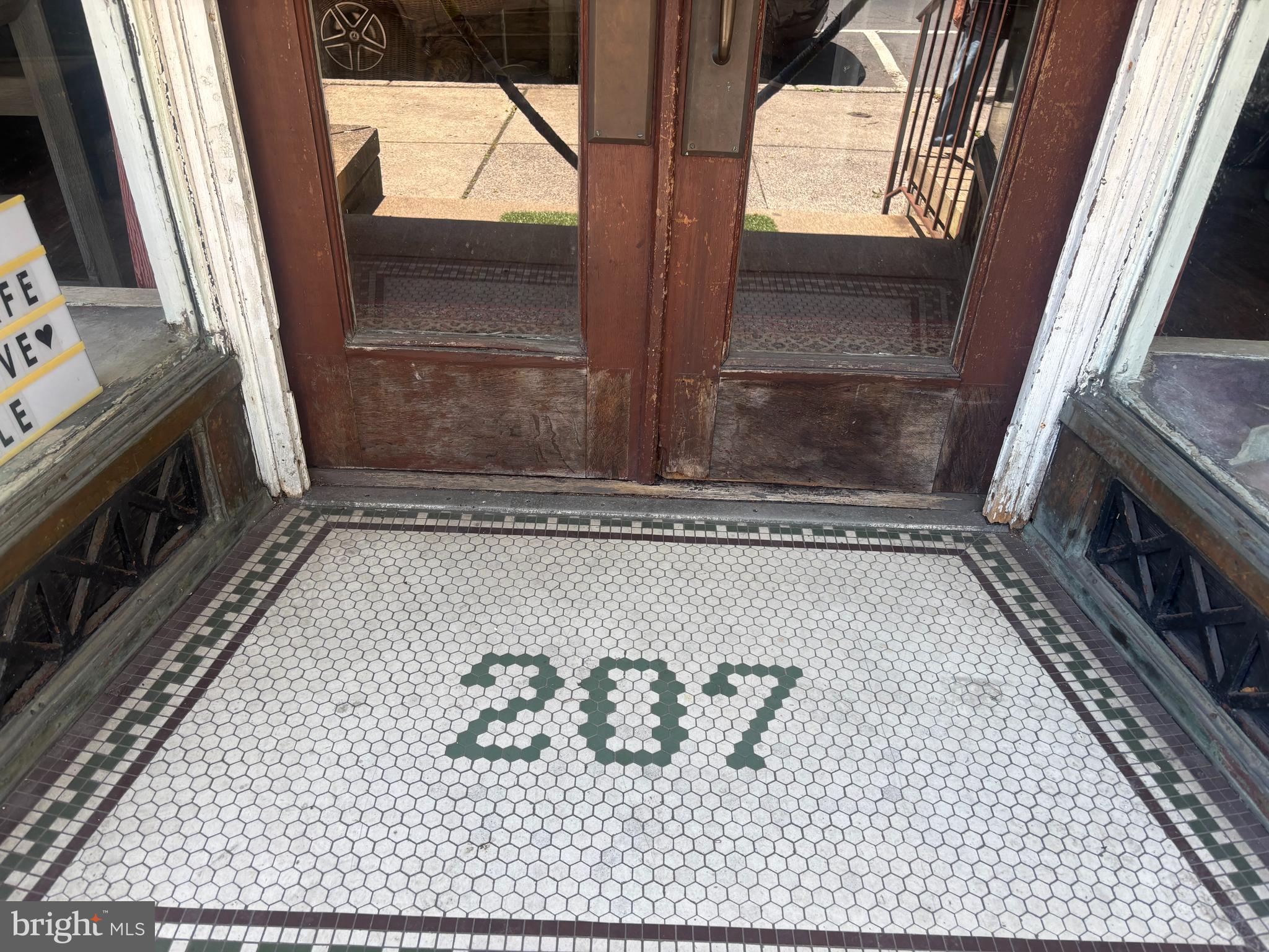203 N CENTRE STREET