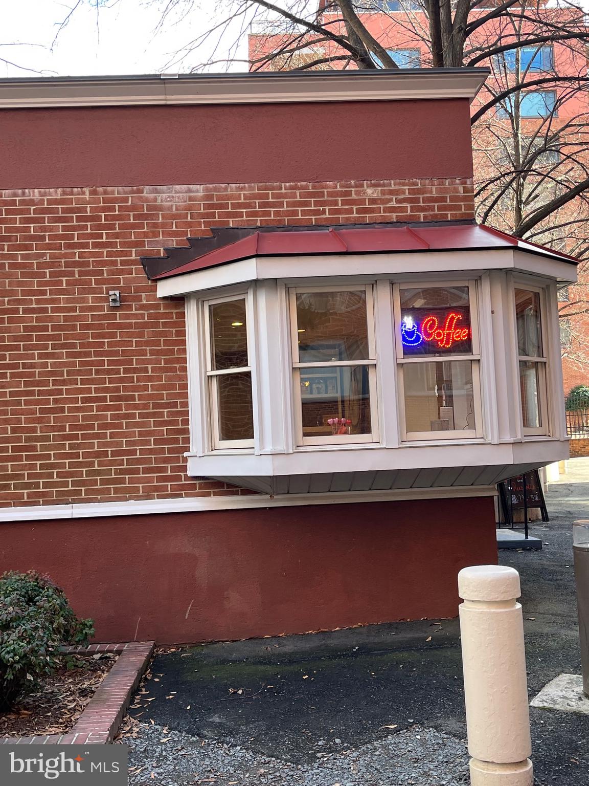 RIVER PLACE EAST - Residential Lease