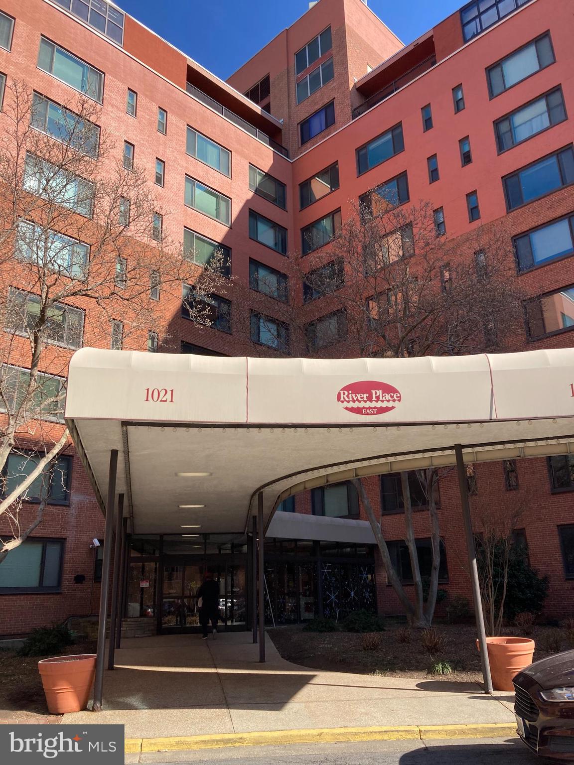 RIVER PLACE EAST - Residential Lease