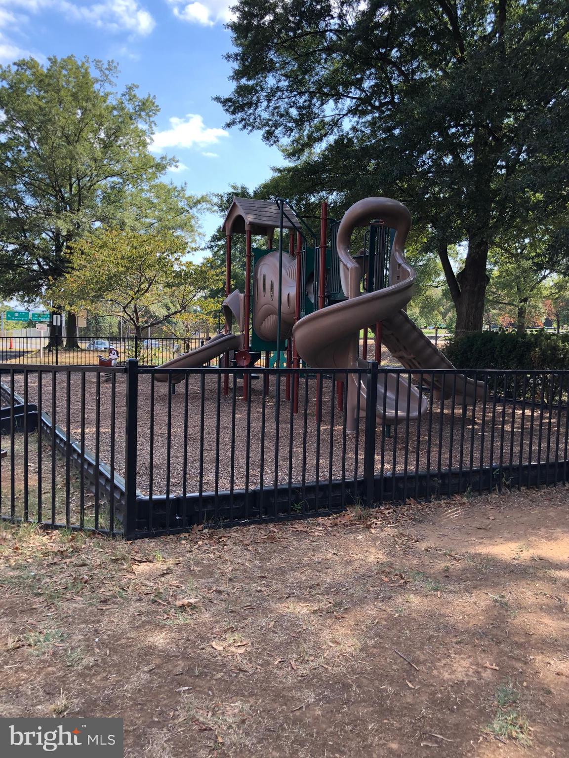 RIVER PLACE EAST - Residential Lease