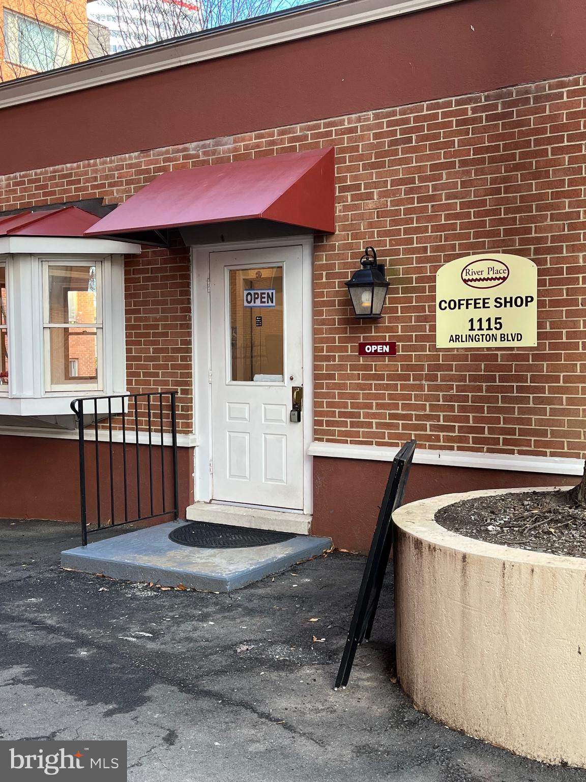 RIVER PLACE EAST - Residential Lease