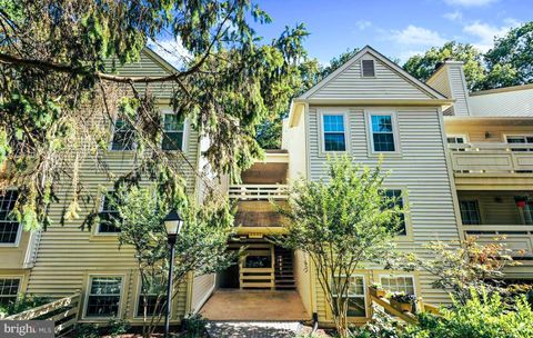 2233 LOVEDALE LANE L RESTON VA 20191