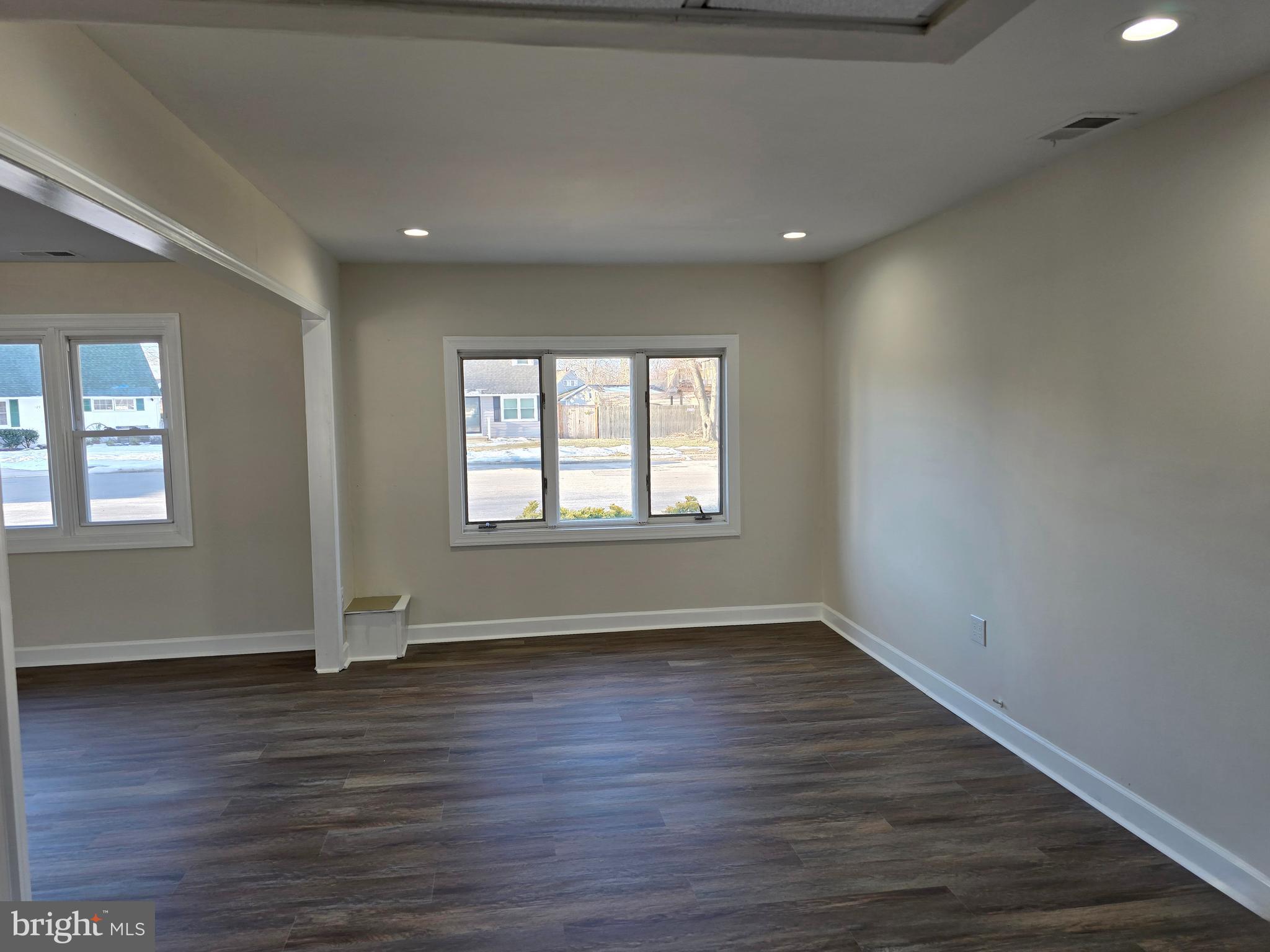 COUNTRY CLUB ESTATES - Residential