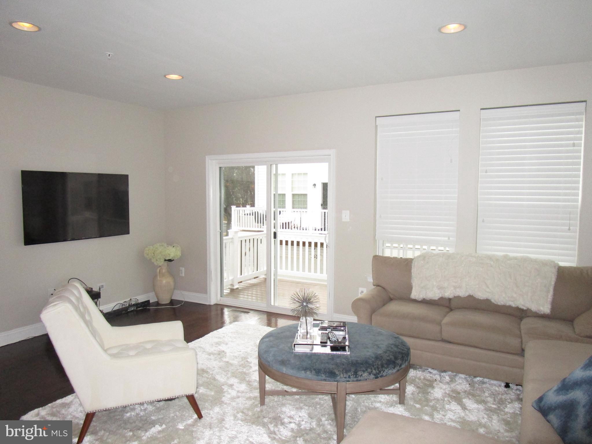 WOODLAKE TOWNS CODM - Residential Lease