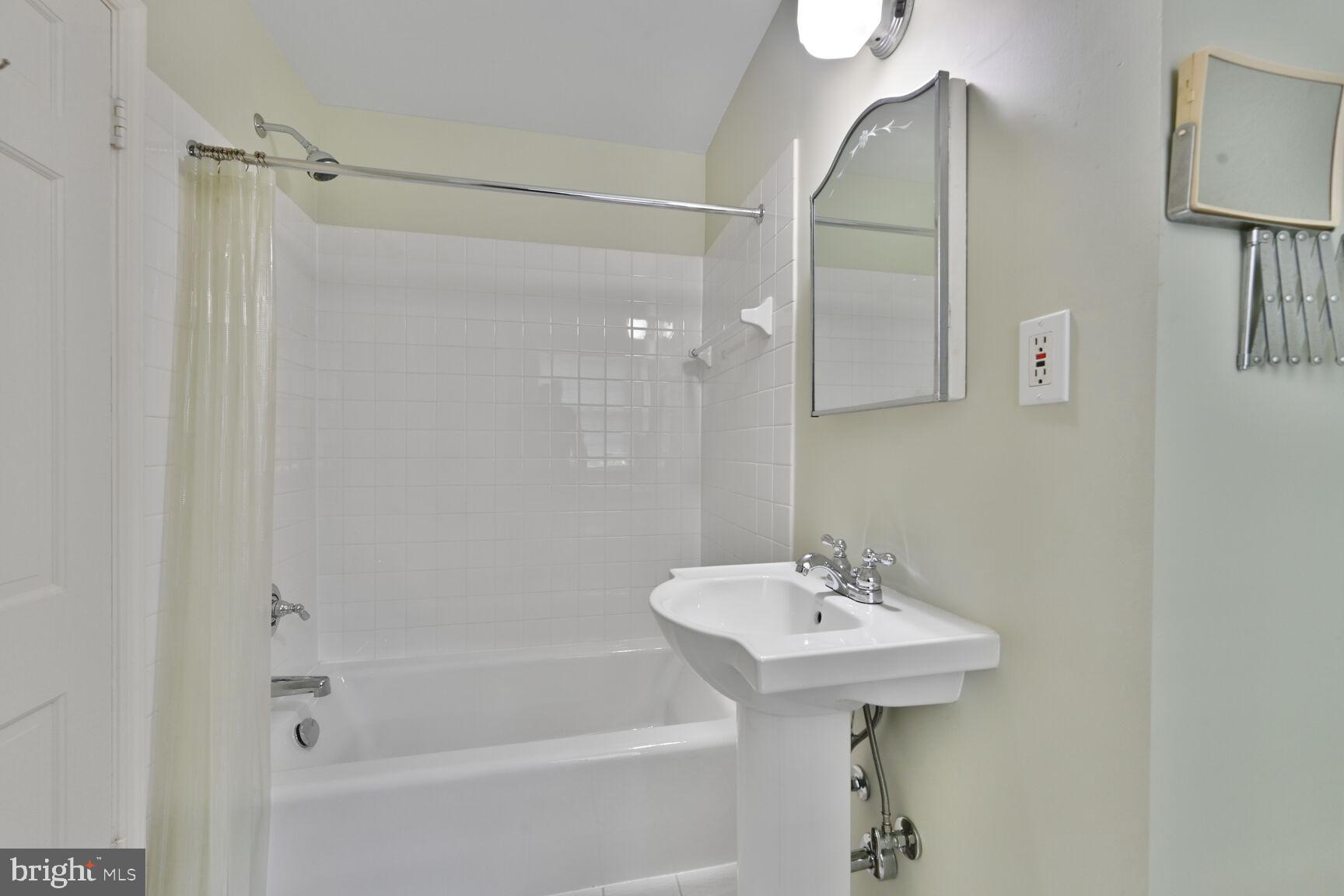 CHEVY CHASE VILLAGE - Residential