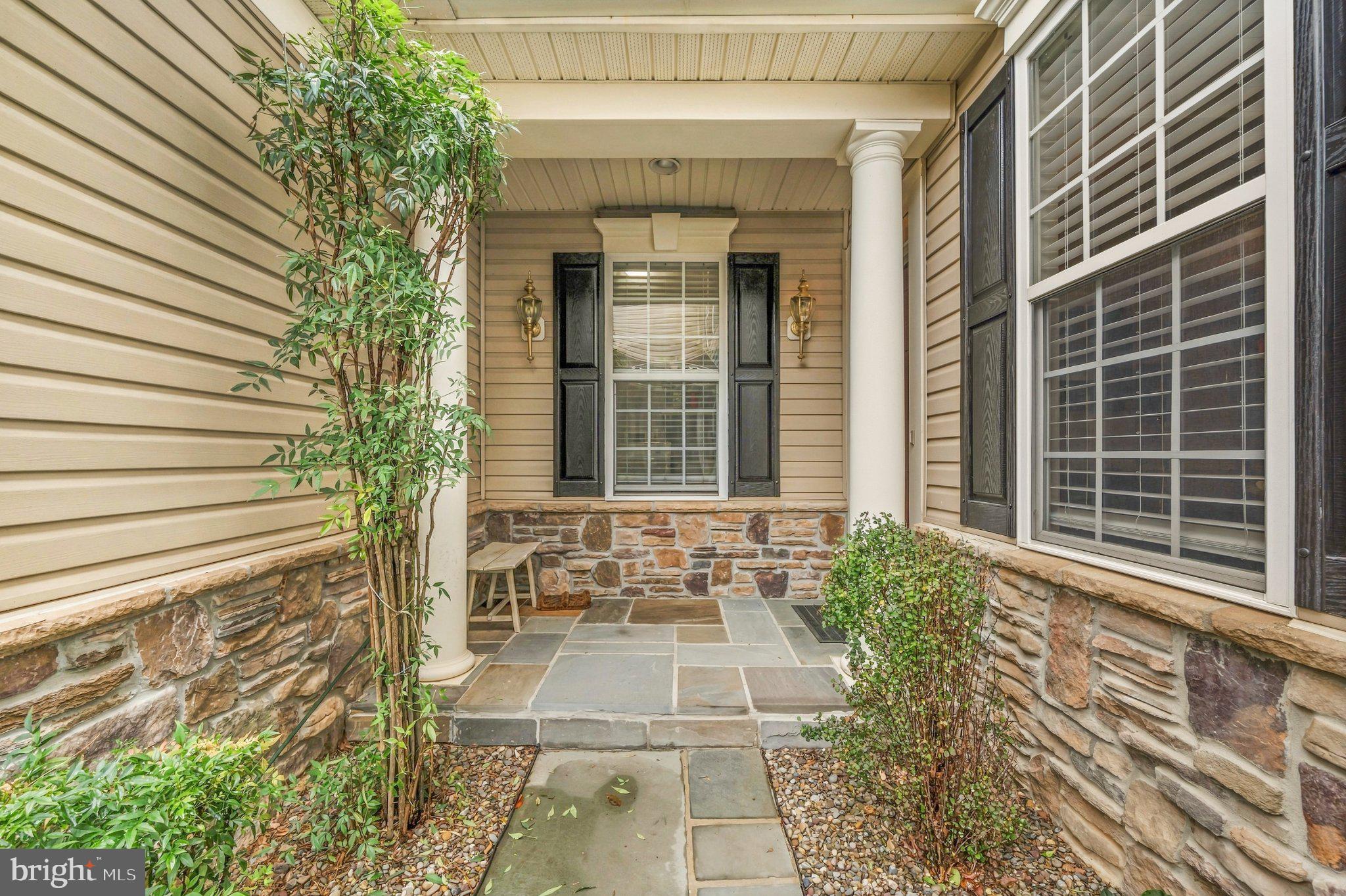855 THICKET COURT
