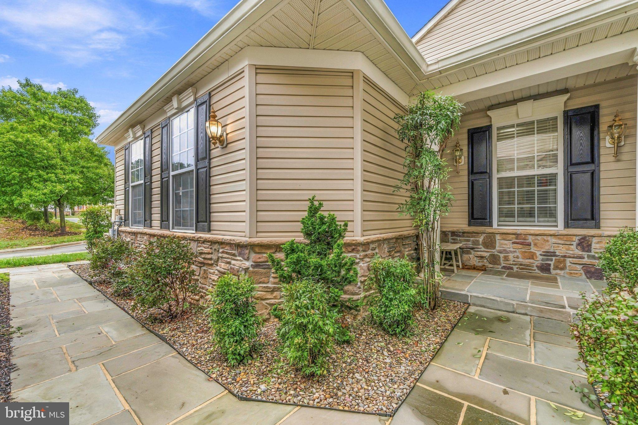 855 THICKET COURT