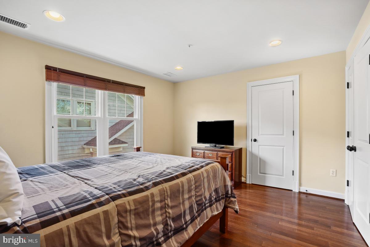 BRADLEY HILLS - Residential