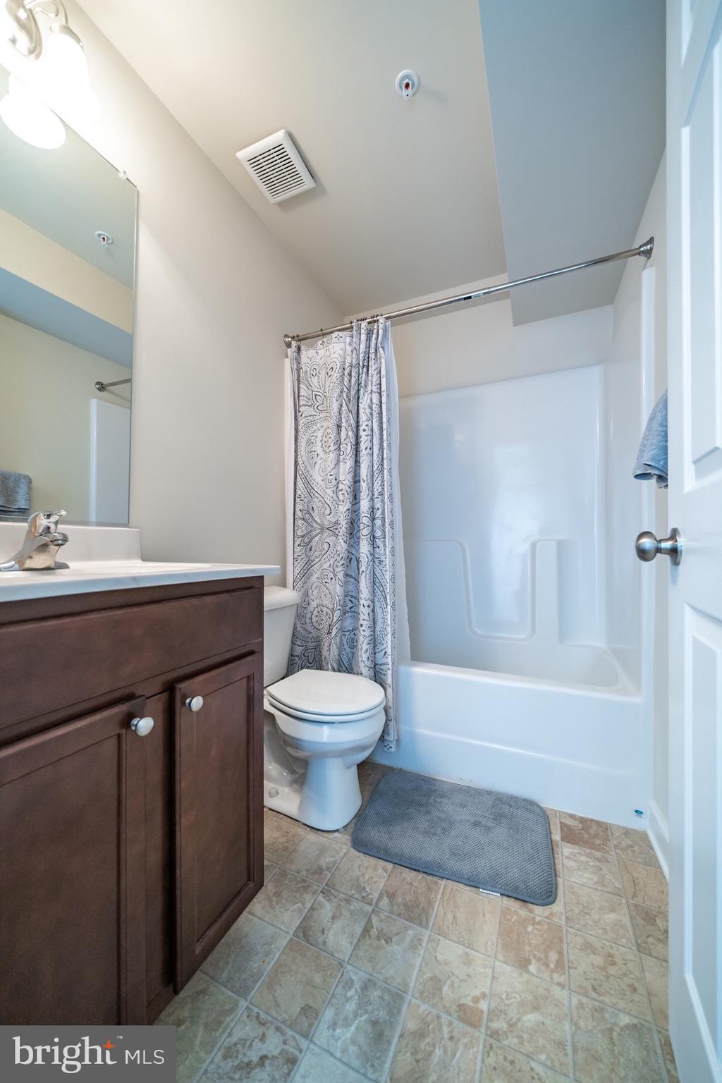 OAK TREE LANDING - Residential