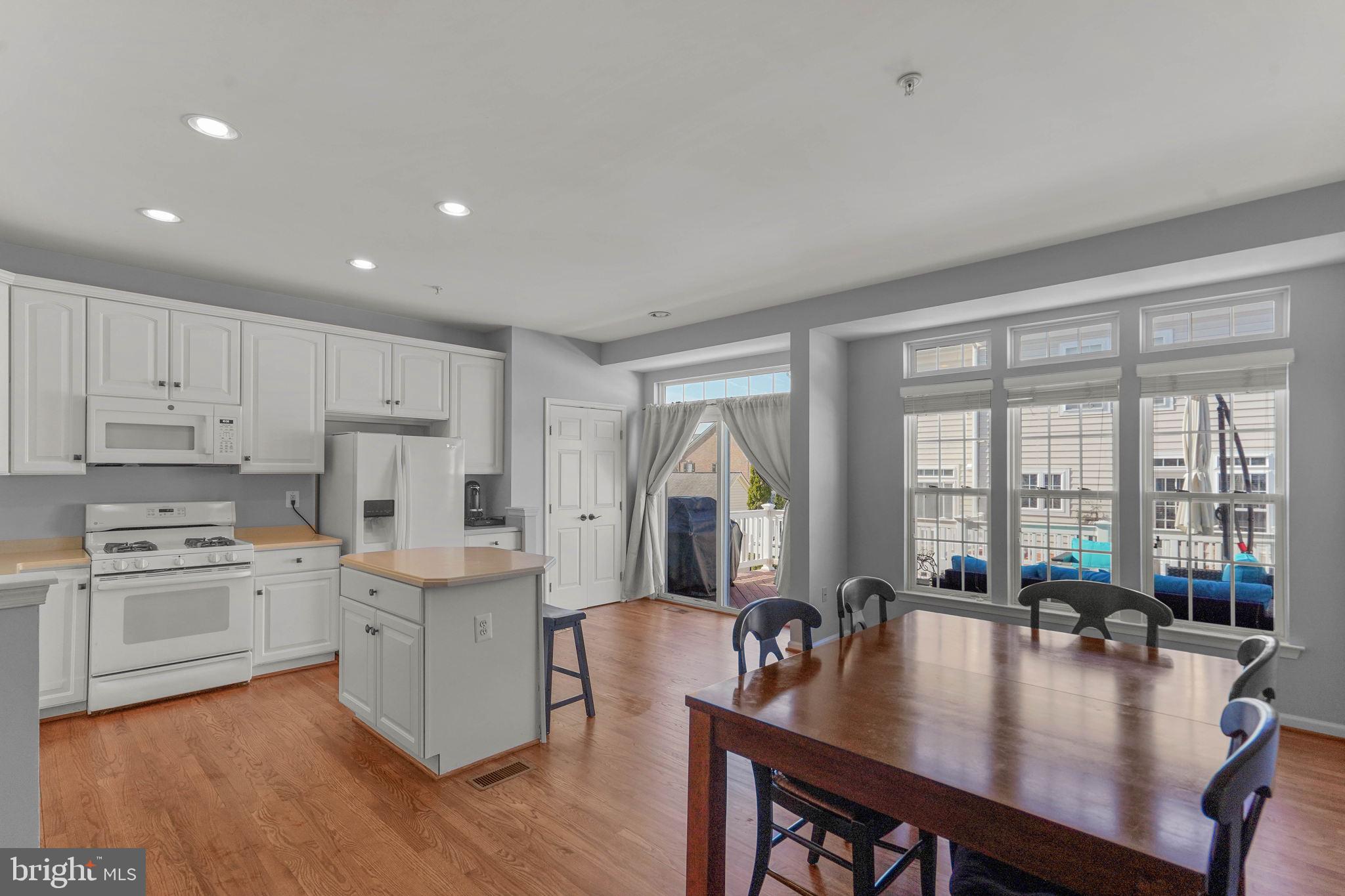 LAKELANDS - Residential