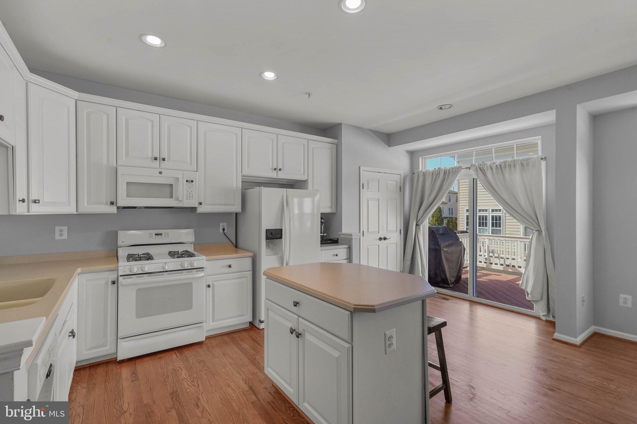 LAKELANDS - Residential