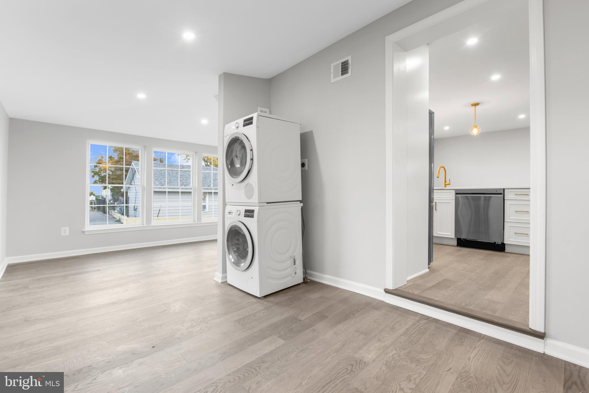 RIVIERA BEACH - Residential Lease